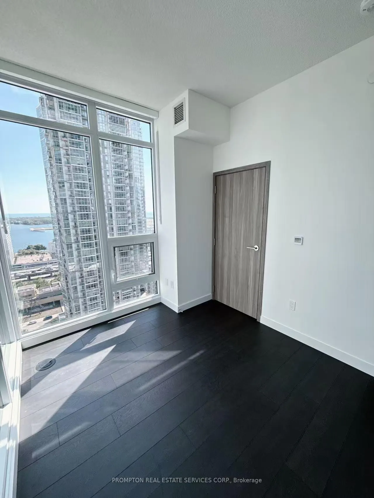 Photo 13 of Unit 1905, 1 Concord Cityplace Way, Toronto, Waterfront Communities — HOMEH