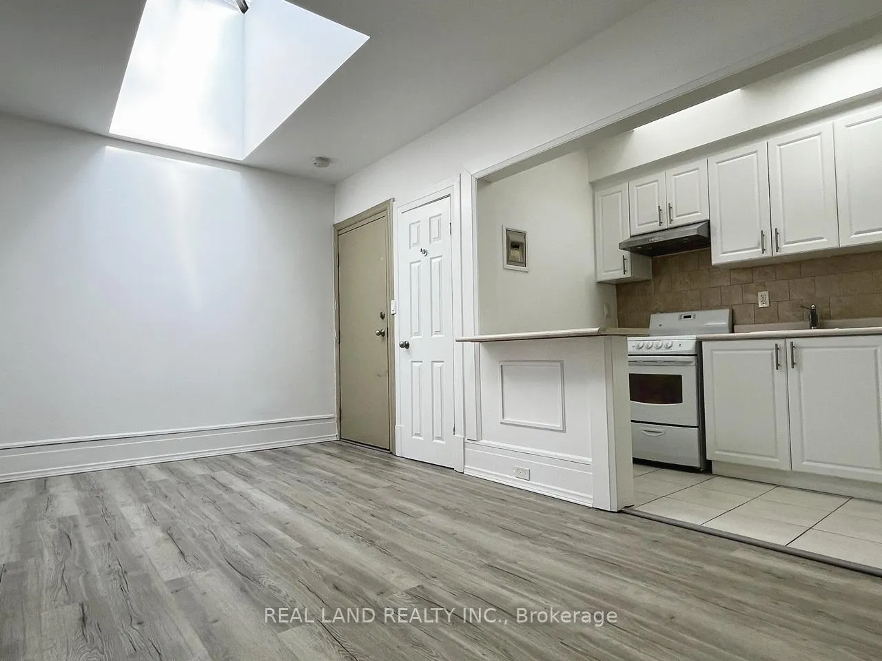 Front of Unit Unit 4, 31 King Street E