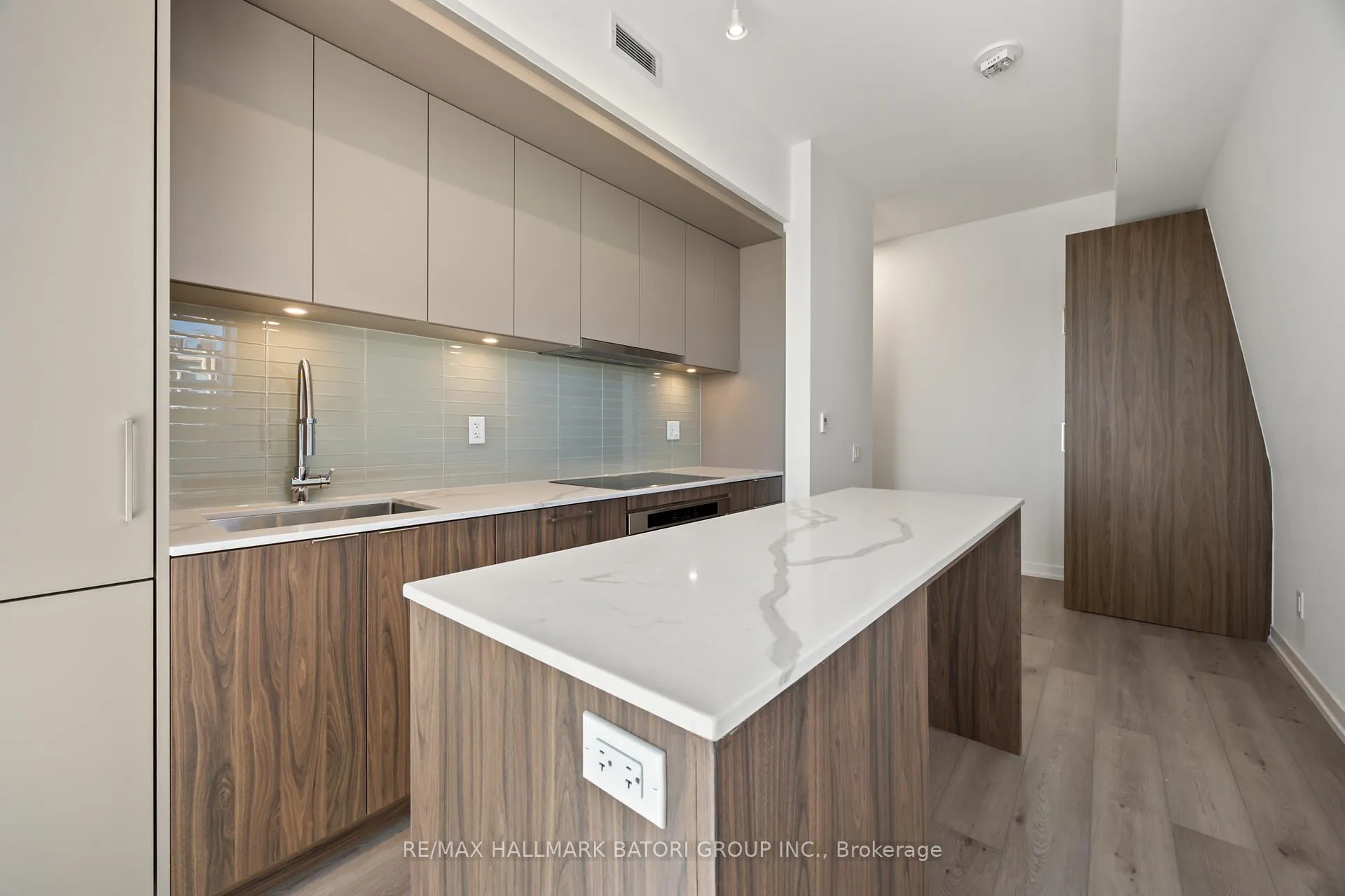 Front of Unit 405, 863 St. Clair Avenue W