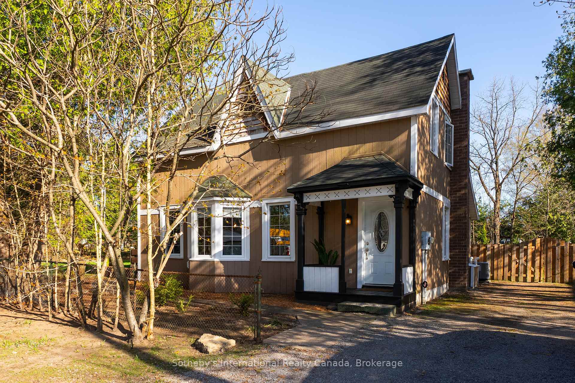 Photo 3 of 325 Farquhar Street, Gravenhurst, Muskoka (S) — HOMEH