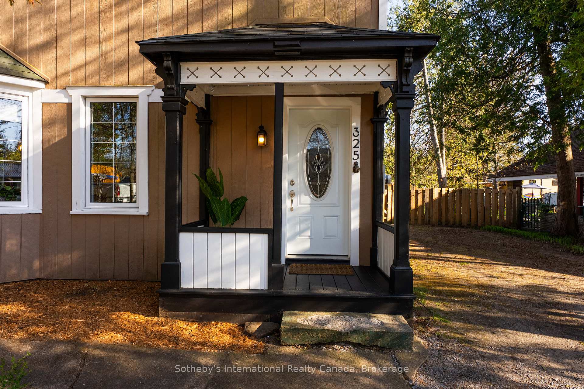 Photo 8 of 325 Farquhar Street, Gravenhurst, Muskoka (S) — HOMEH