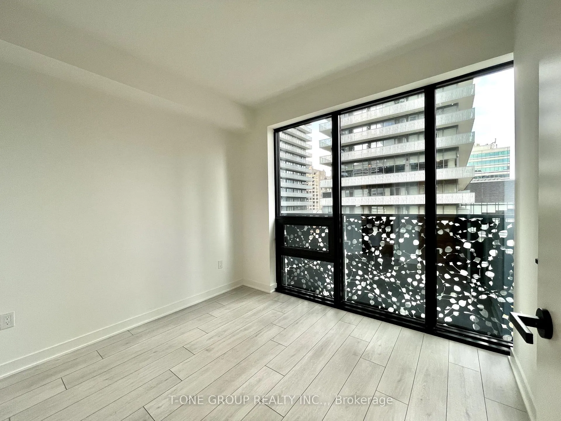 Photo 4 of Unit 1112, 55 Charles Street E, Toronto, Church-Yonge Corridor — HOMEH