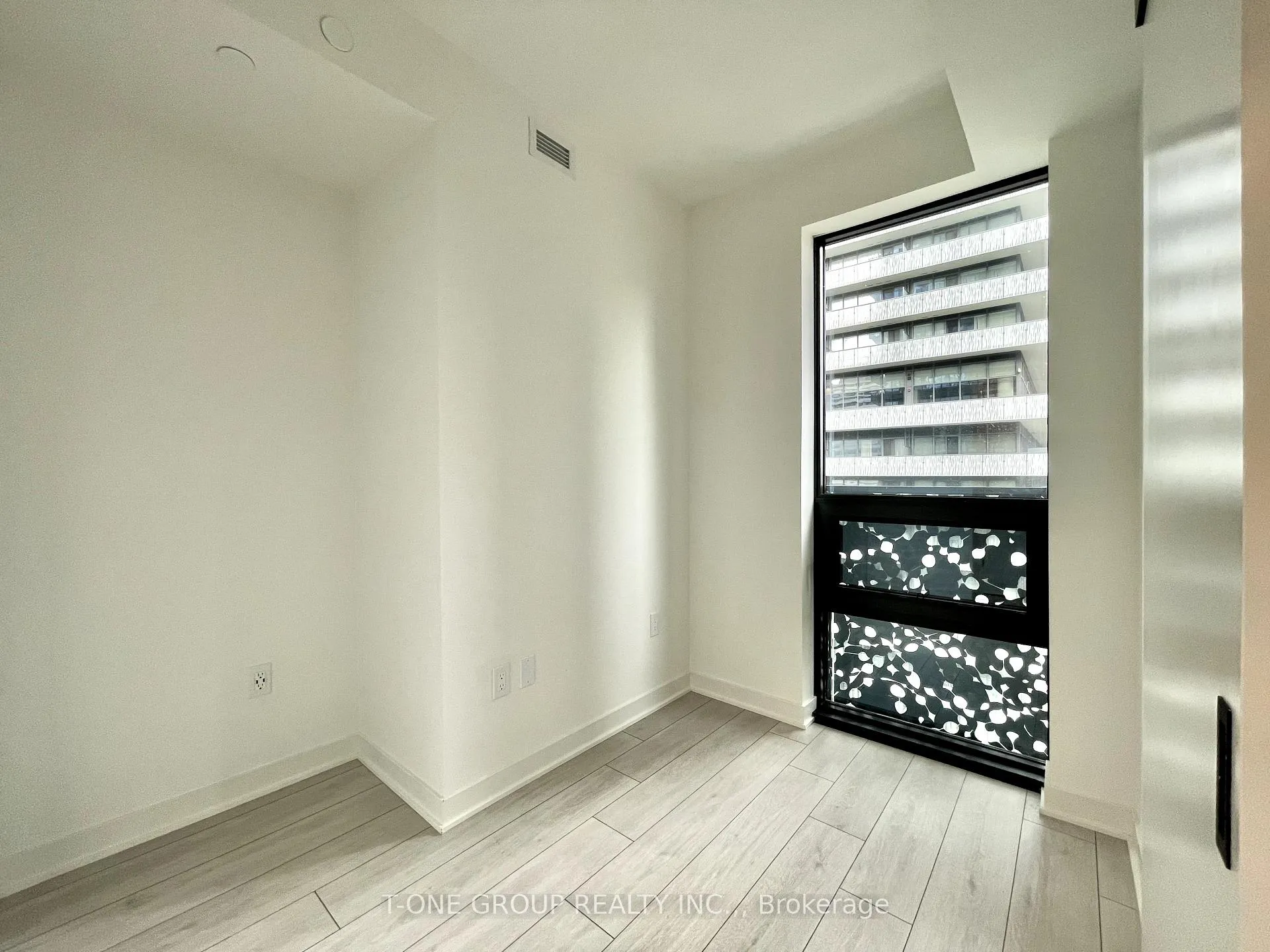 Photo 5 of Unit 1112, 55 Charles Street E, Toronto, Church-Yonge Corridor — HOMEH