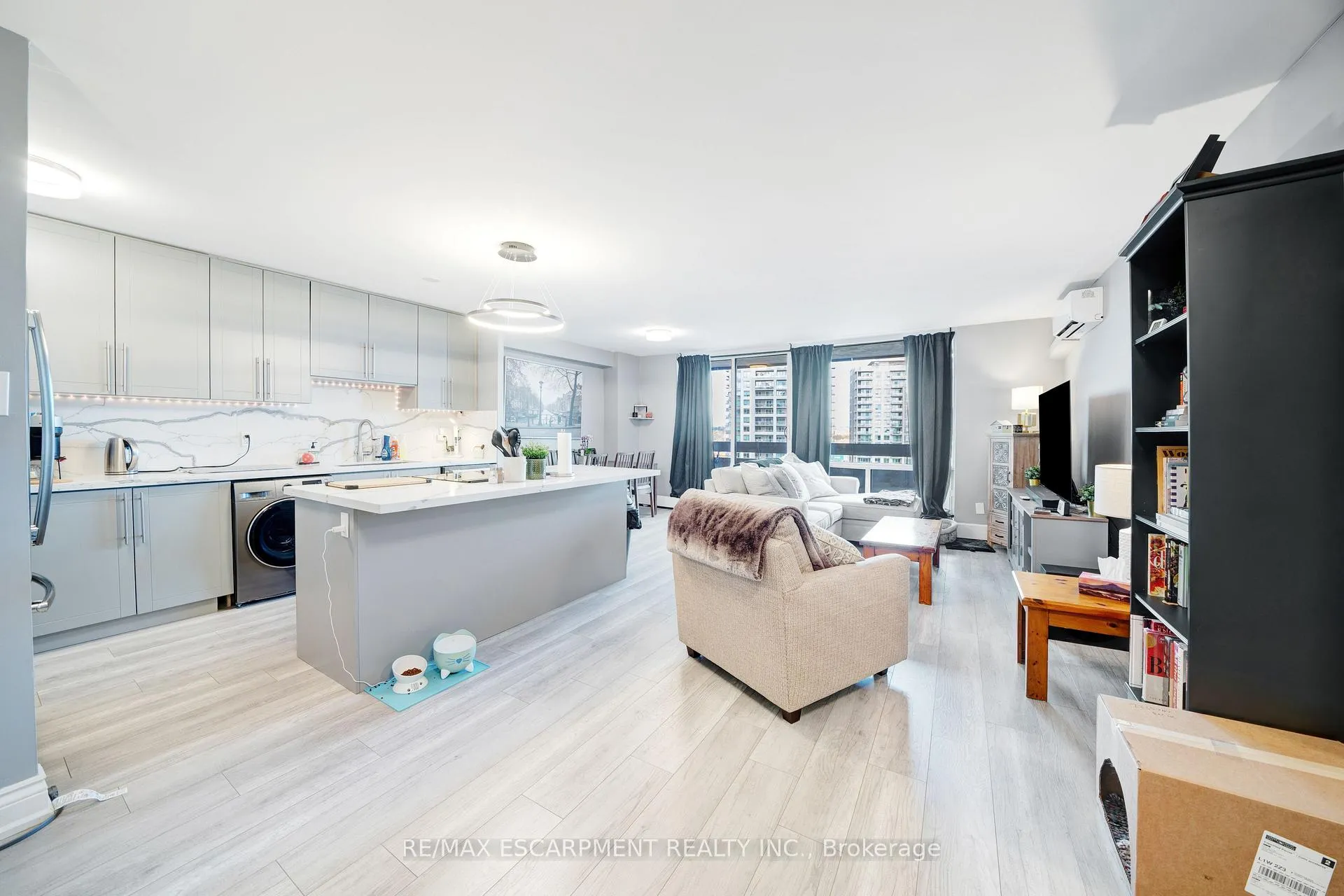 Photo 5 of Unit 1103, 1210 Radom Street, Pickering, Bay Ridges — HOMEH