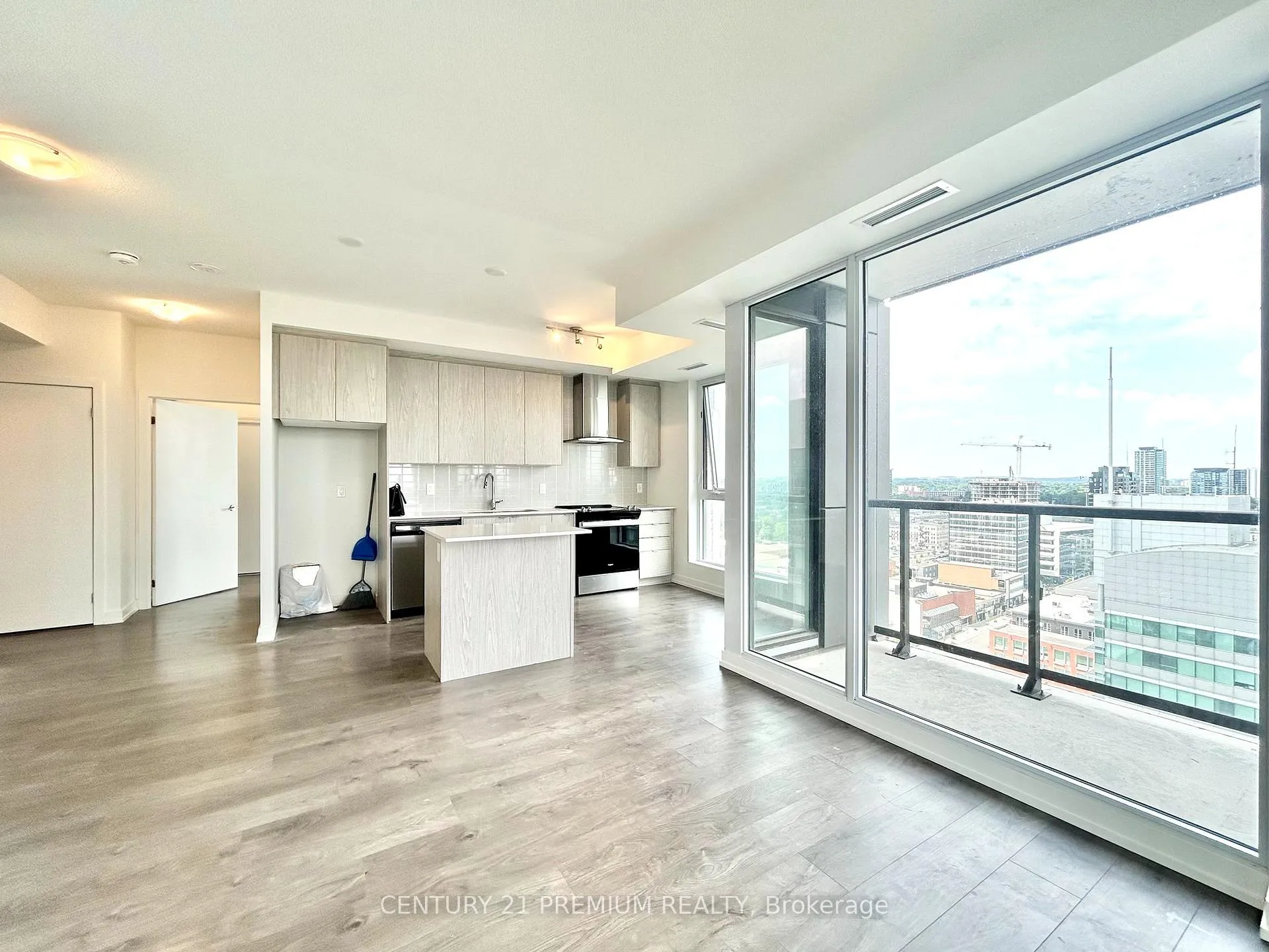 Photo 4 of Unit 1702, 55 Duke Street, Kitchener, City Commercial Core — HOMEH