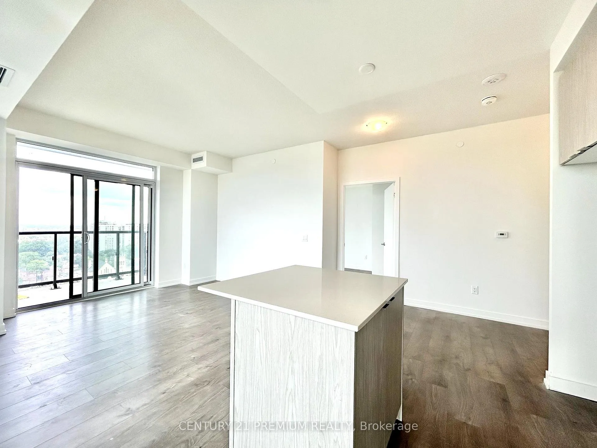 Photo 8 of Unit 1702, 55 Duke Street, Kitchener, City Commercial Core — HOMEH