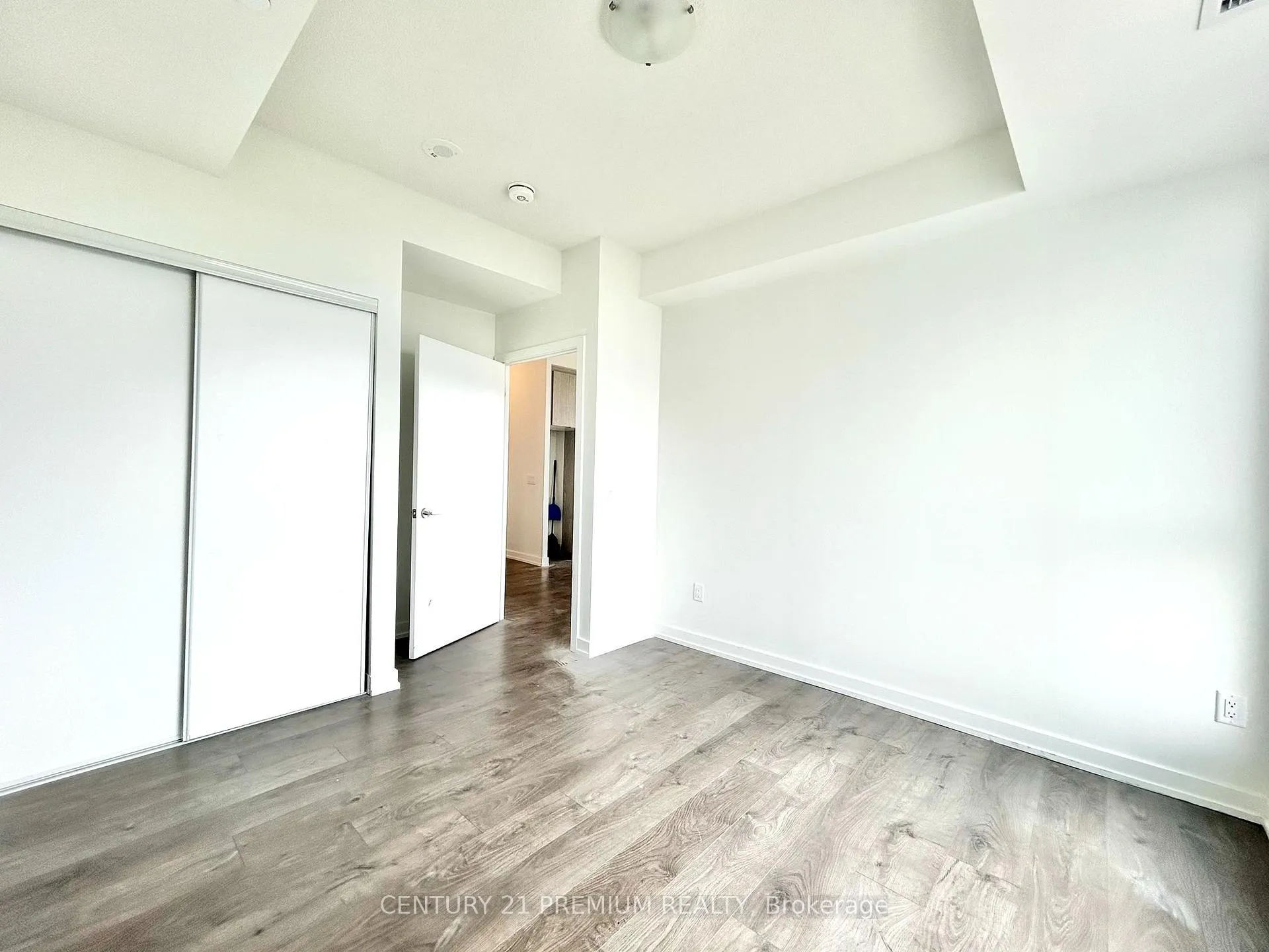 Photo 13 of Unit 1702, 55 Duke Street, Kitchener, City Commercial Core — HOMEH