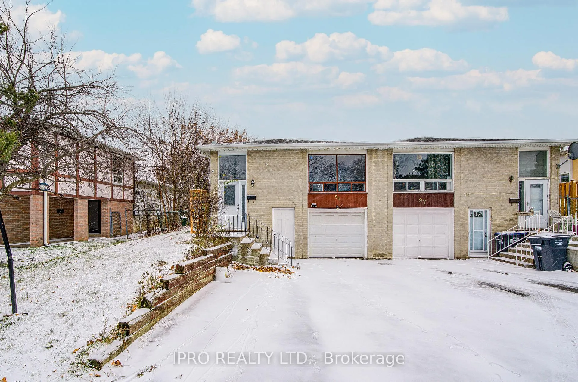 Front of 95 Greenbriar Road