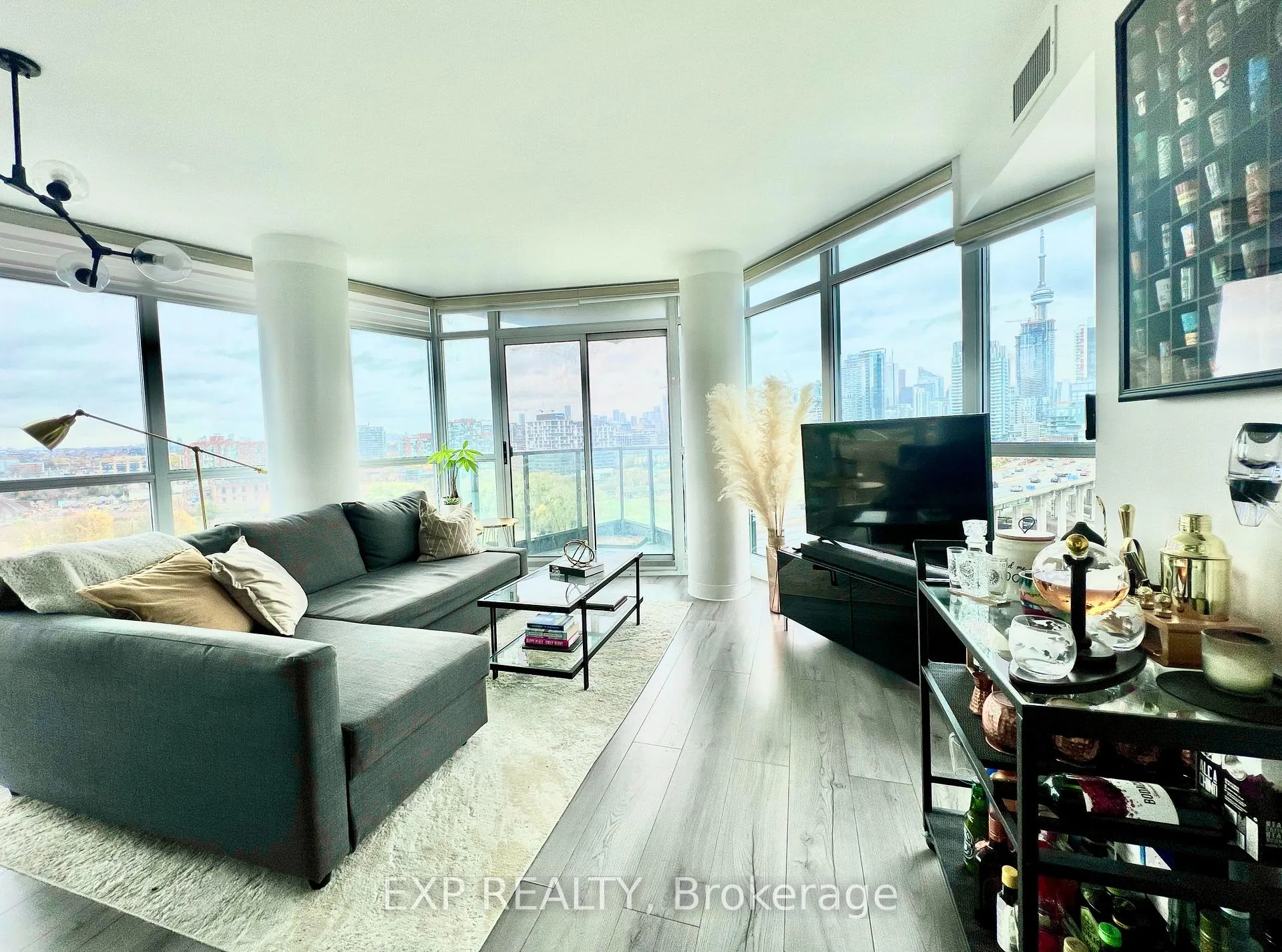 Photo 2 of Unit 1309, 231 Fort York Boulevard, Toronto, Niagara — HOMEH