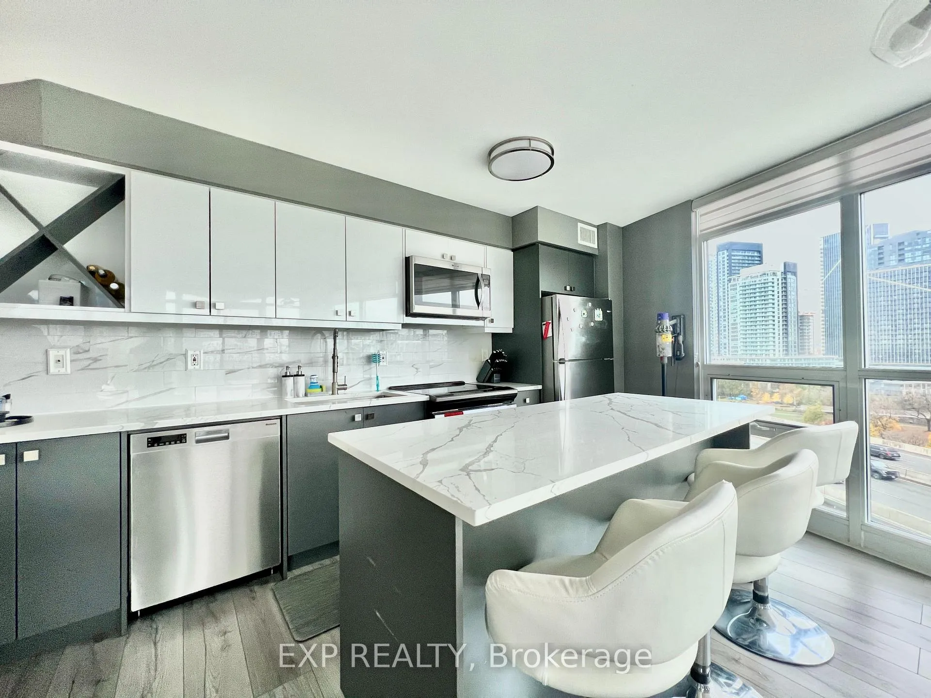 Photo 6 of Unit 1309, 231 Fort York Boulevard, Toronto, Niagara — HOMEH