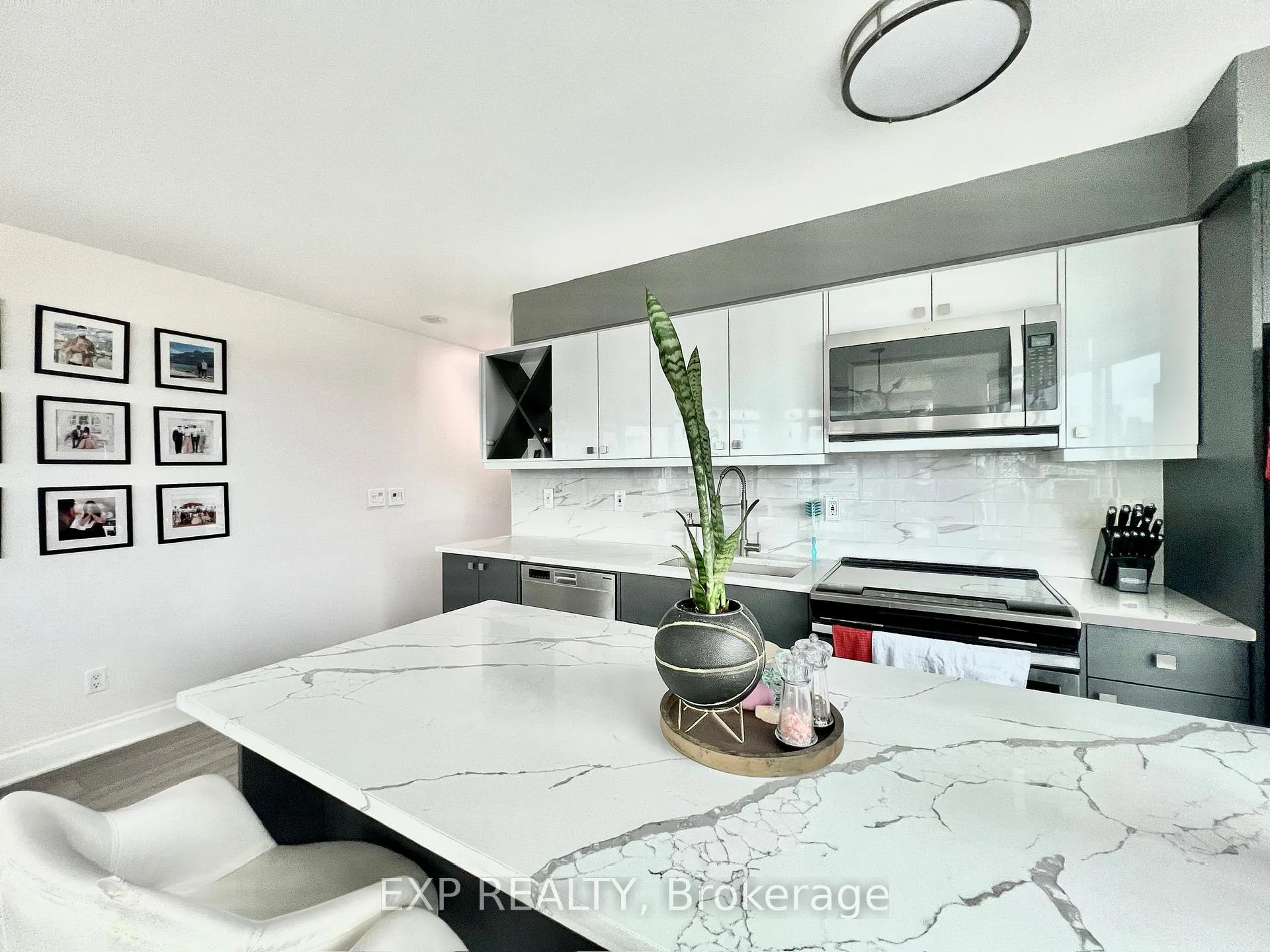 Photo 7 of Unit 1309, 231 Fort York Boulevard, Toronto, Niagara — HOMEH
