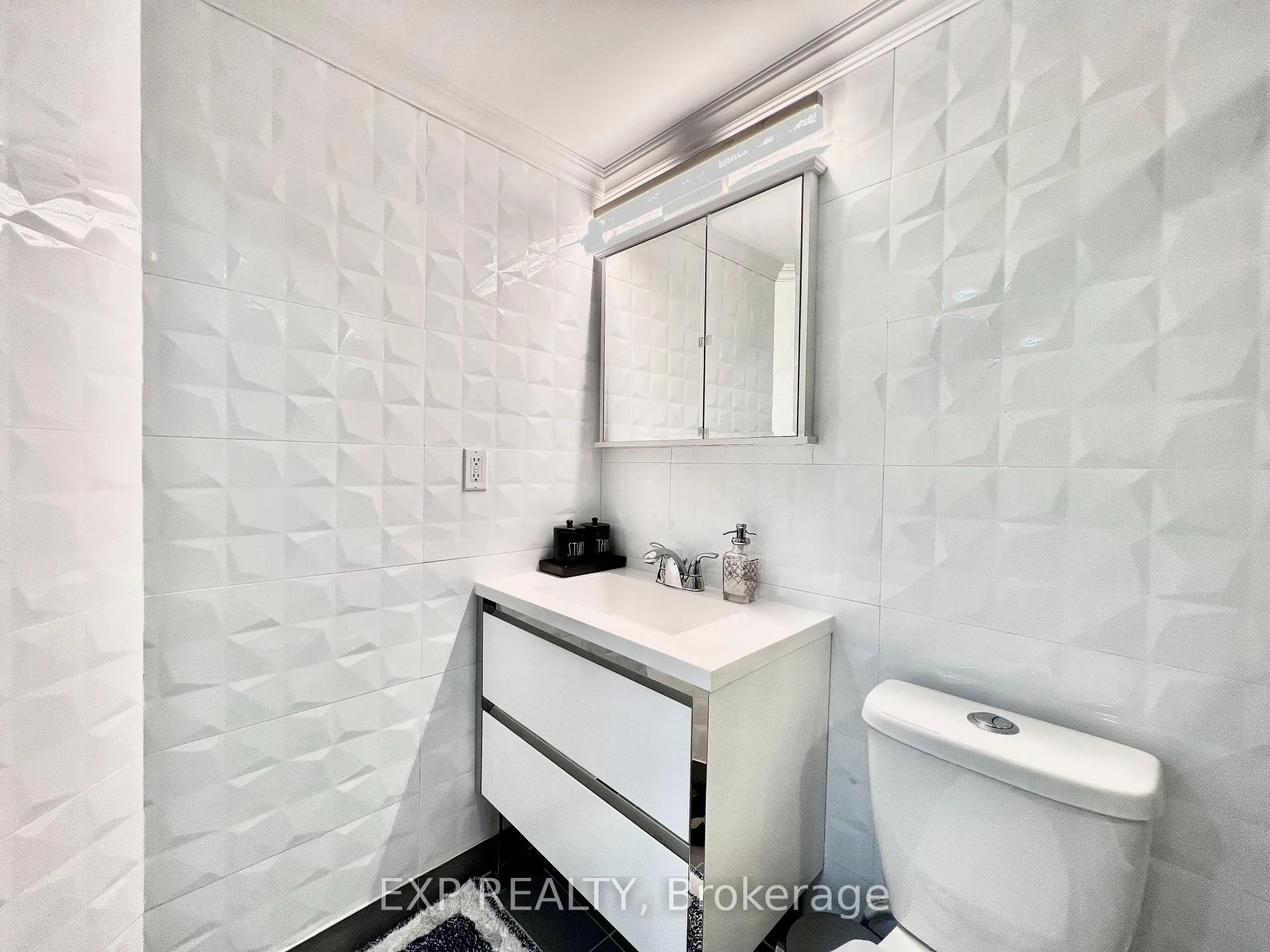 Photo 10 of Unit 1309, 231 Fort York Boulevard, Toronto, Niagara — HOMEH