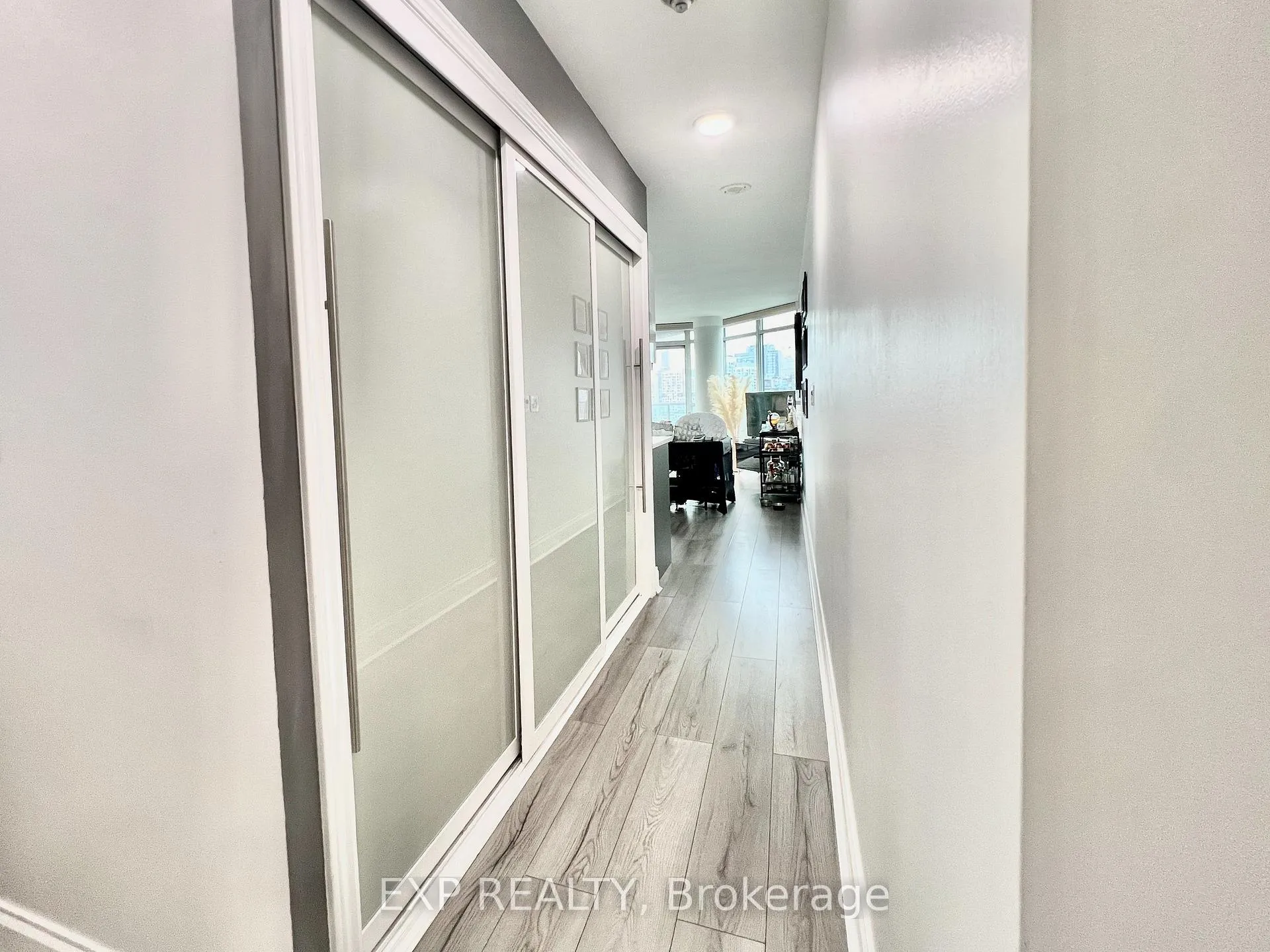 Photo 11 of Unit 1309, 231 Fort York Boulevard, Toronto, Niagara — HOMEH