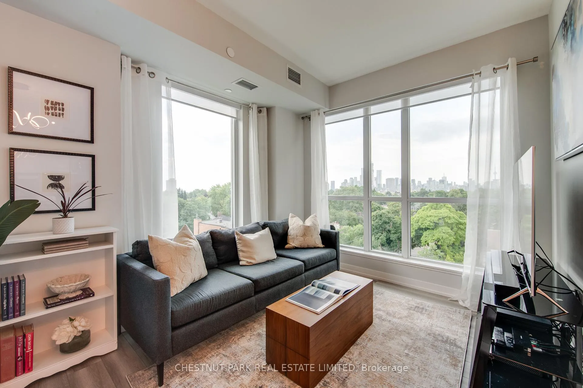 Photo 3 of Unit 614, 223 St. Clair Avenue W, Toronto, Casa Loma — HOMEH