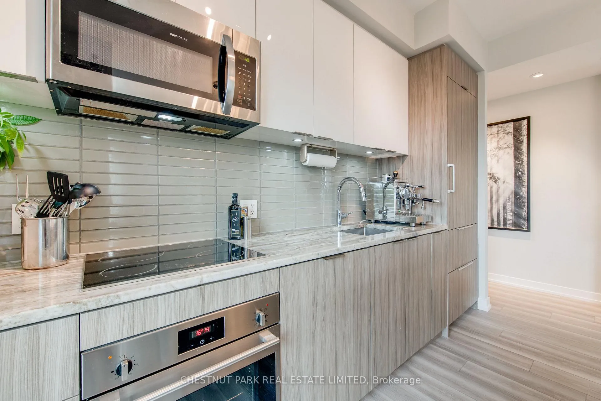 Photo 13 of Unit 614, 223 St. Clair Avenue W, Toronto, Casa Loma — HOMEH