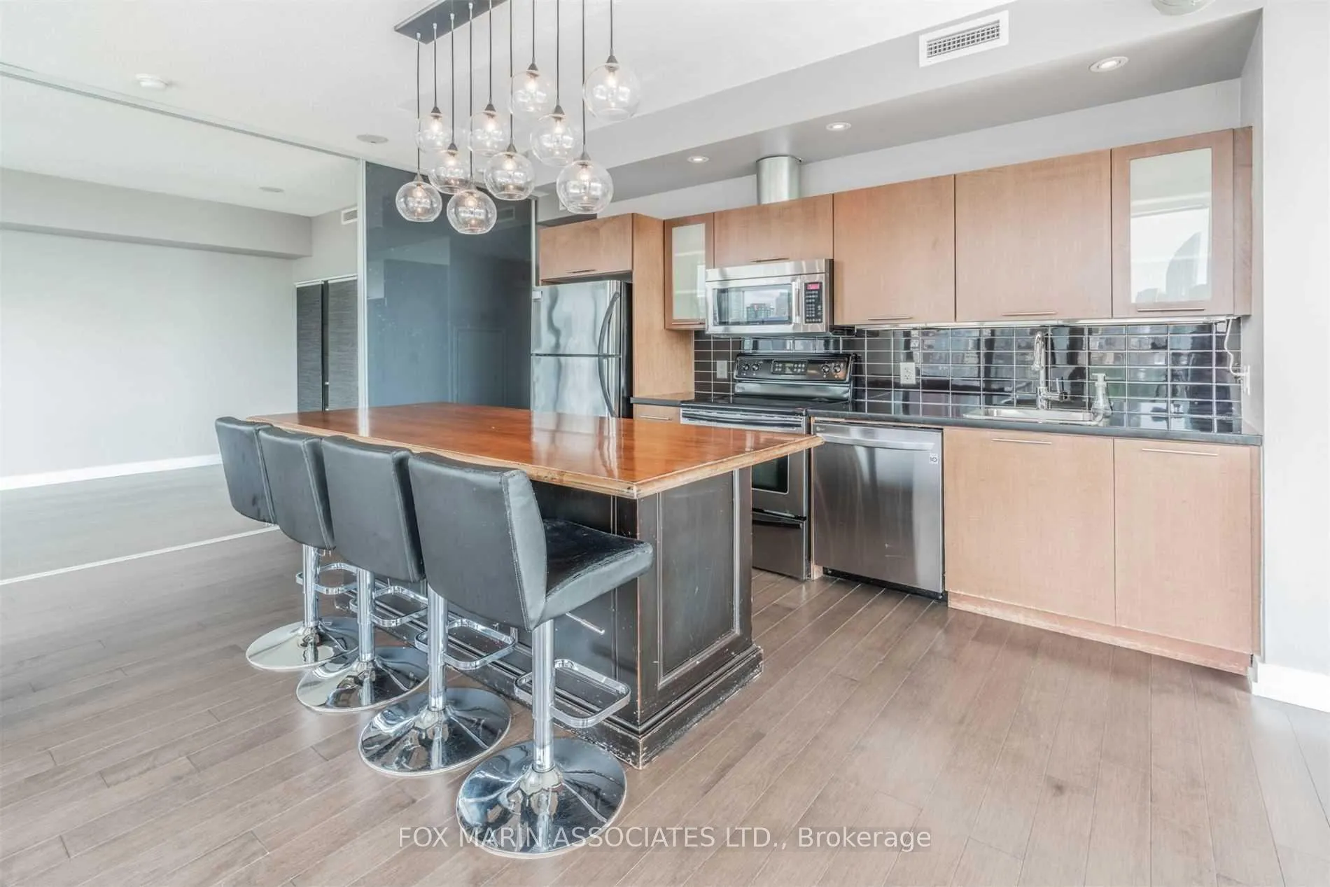 Photo 3 of Unit 1107, 33 Mill Street, Toronto, Waterfront Communities — HOMEH