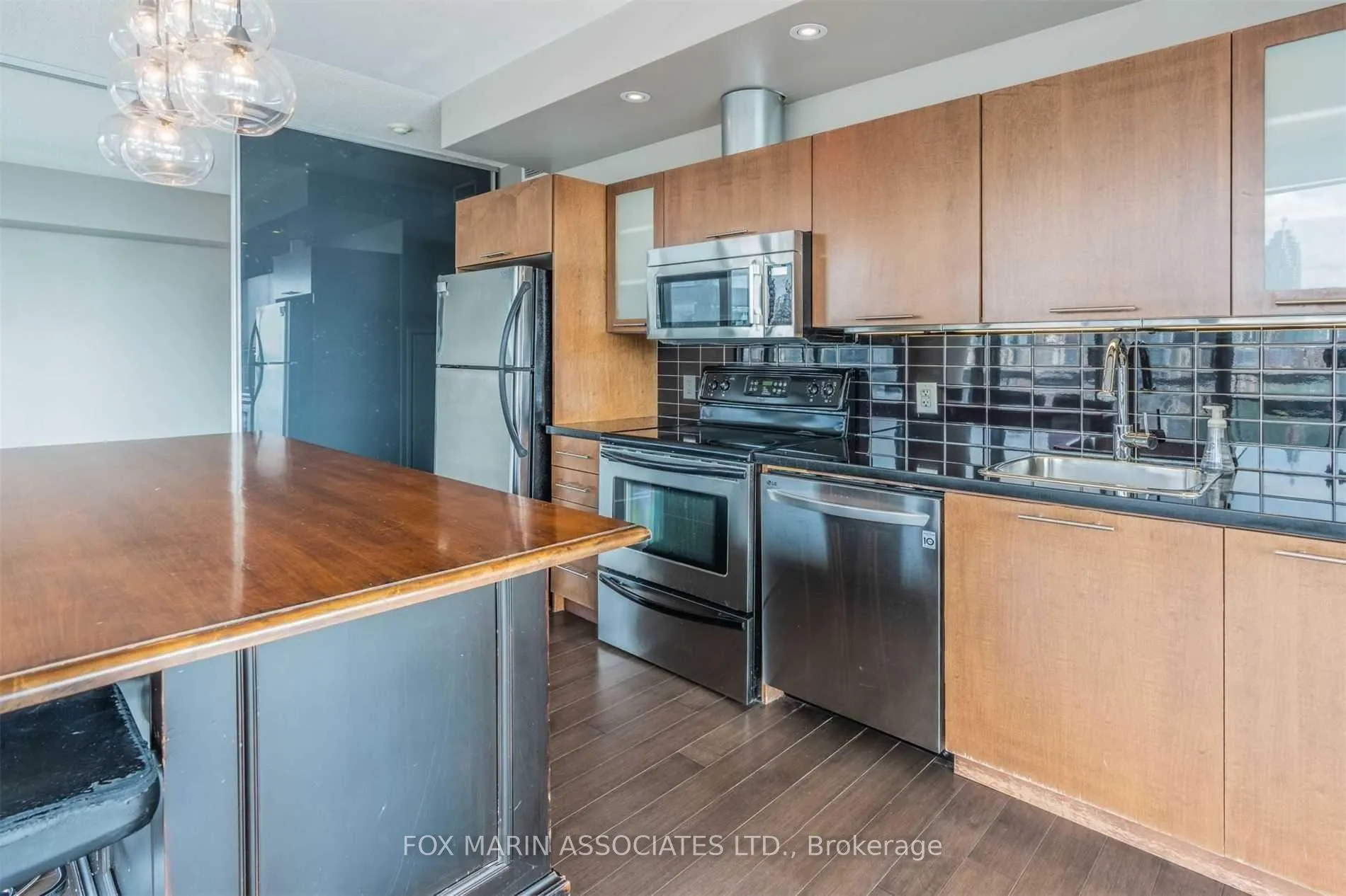 Photo 4 of Unit 1107, 33 Mill Street, Toronto, Waterfront Communities — HOMEH