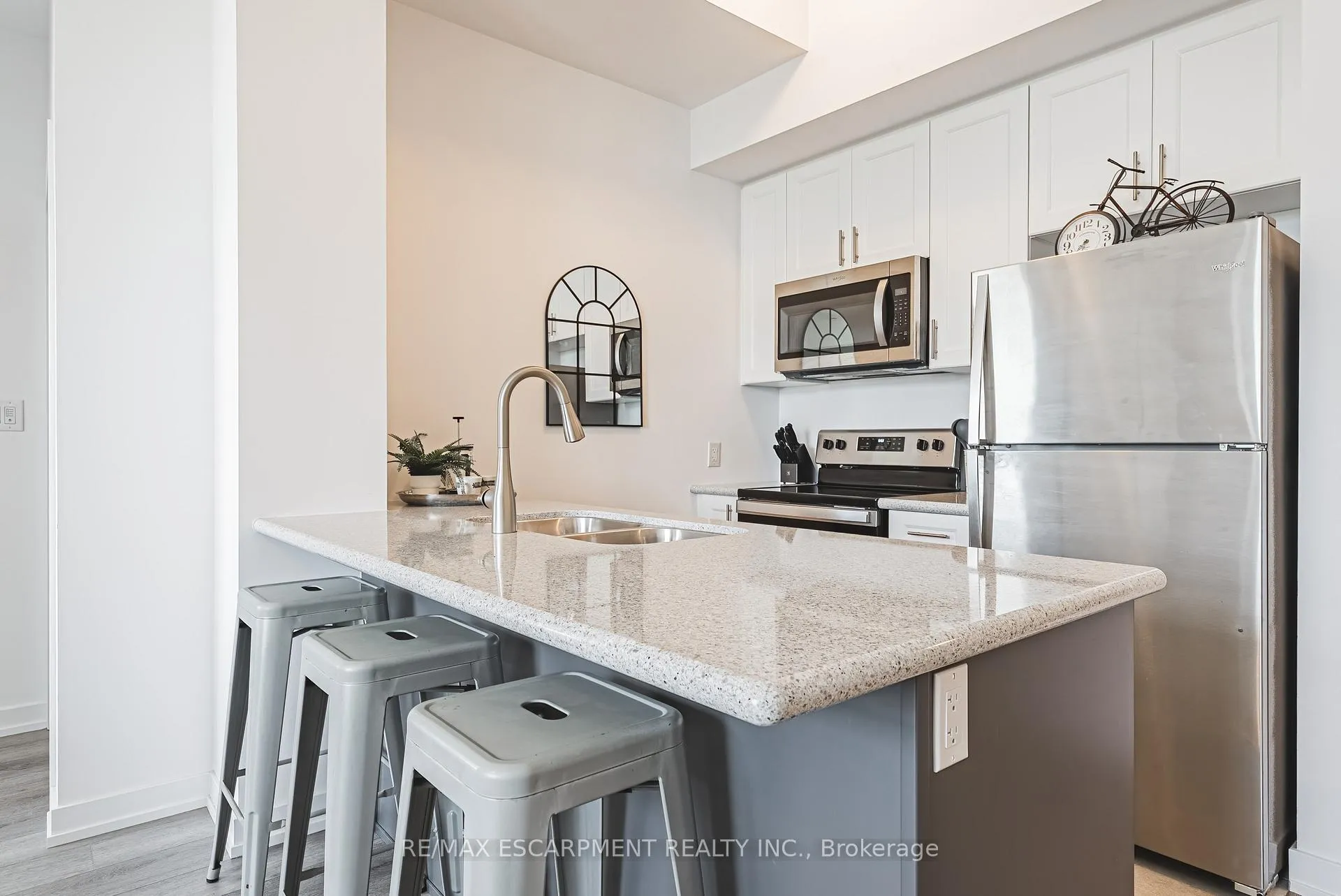 Photo 2 of Unit 505, 460 Dundas Street E, Hamilton, Waterdown — HOMEH