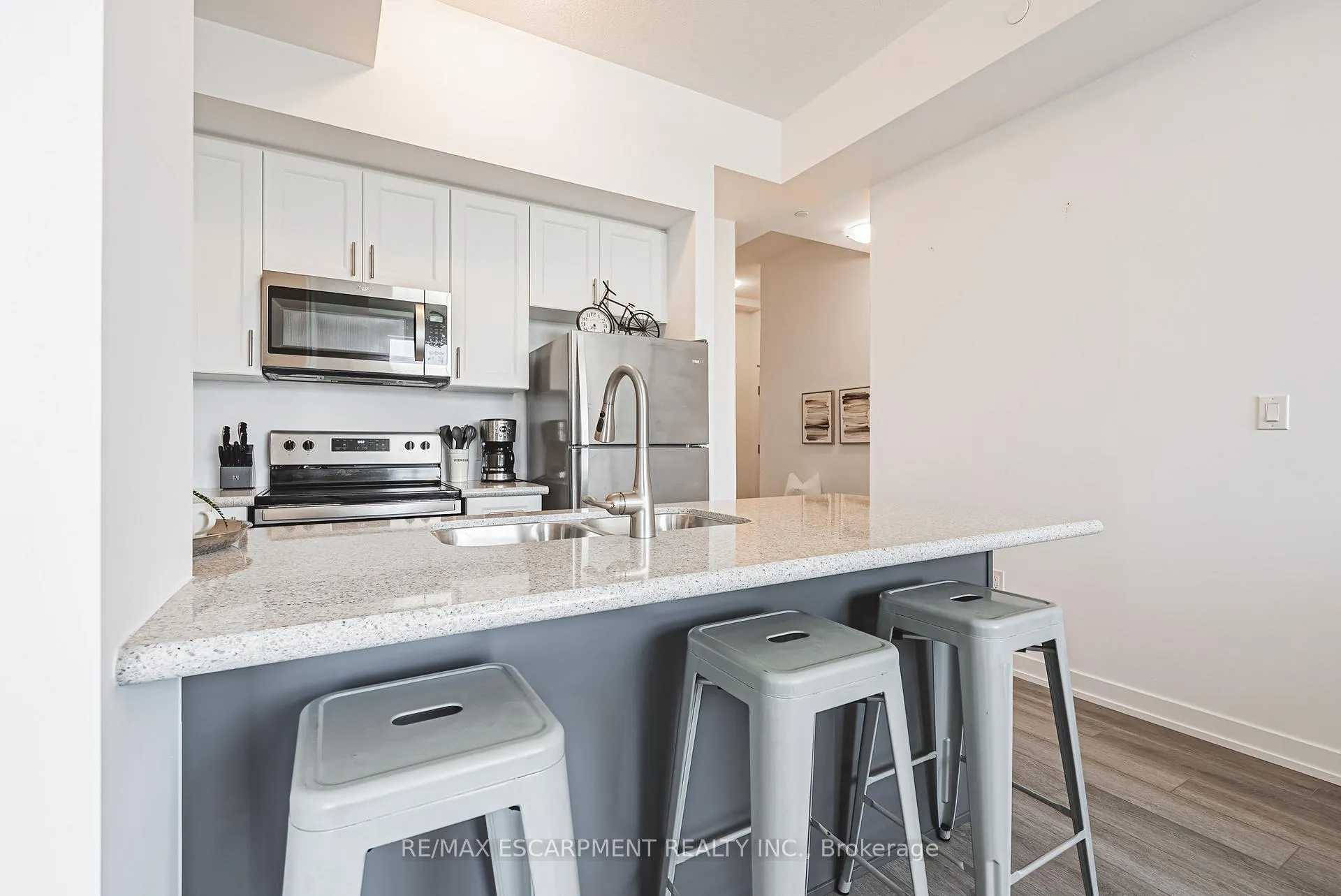 Photo 3 of Unit 505, 460 Dundas Street E, Hamilton, Waterdown — HOMEH