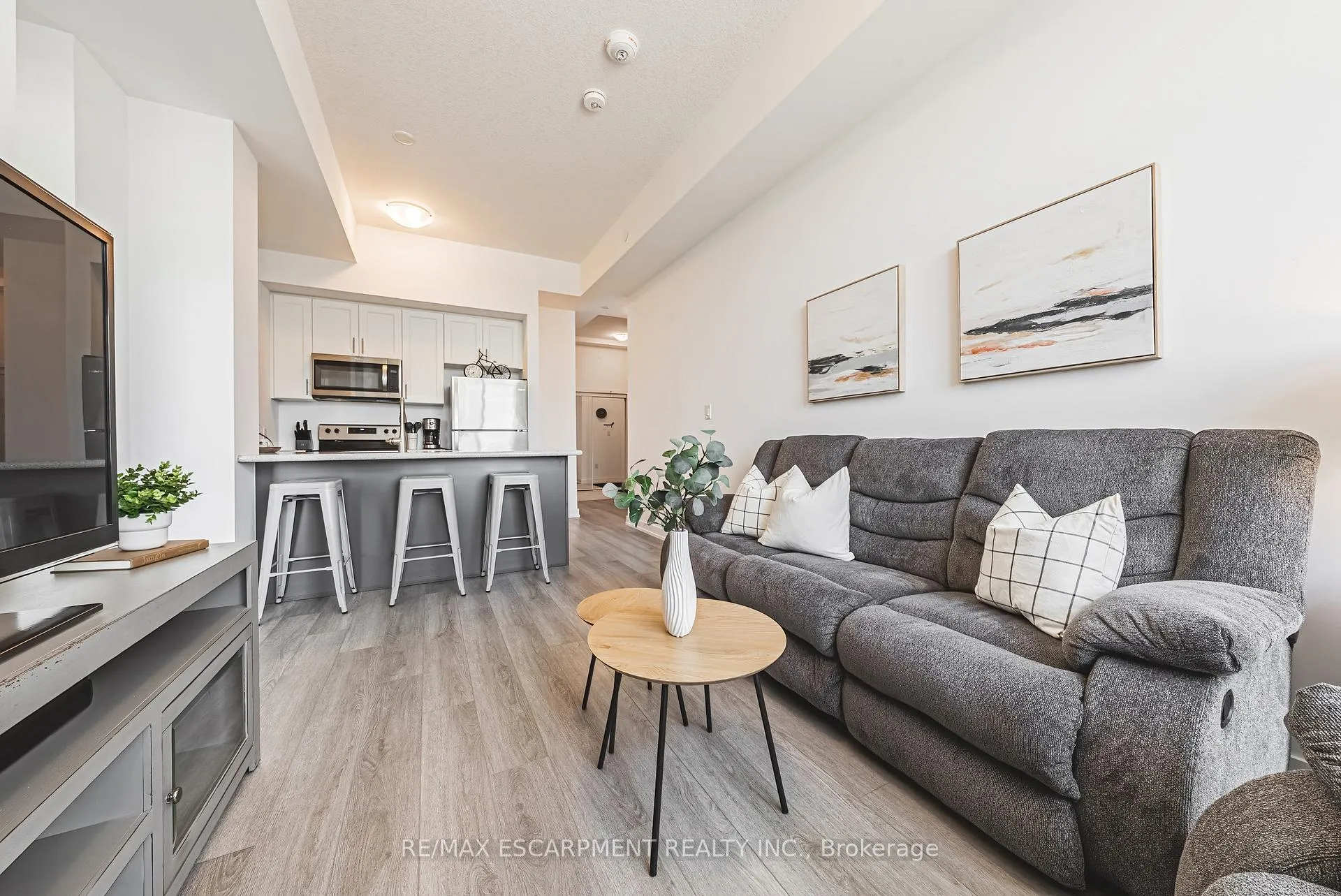 Photo 5 of Unit 505, 460 Dundas Street E, Hamilton, Waterdown — HOMEH
