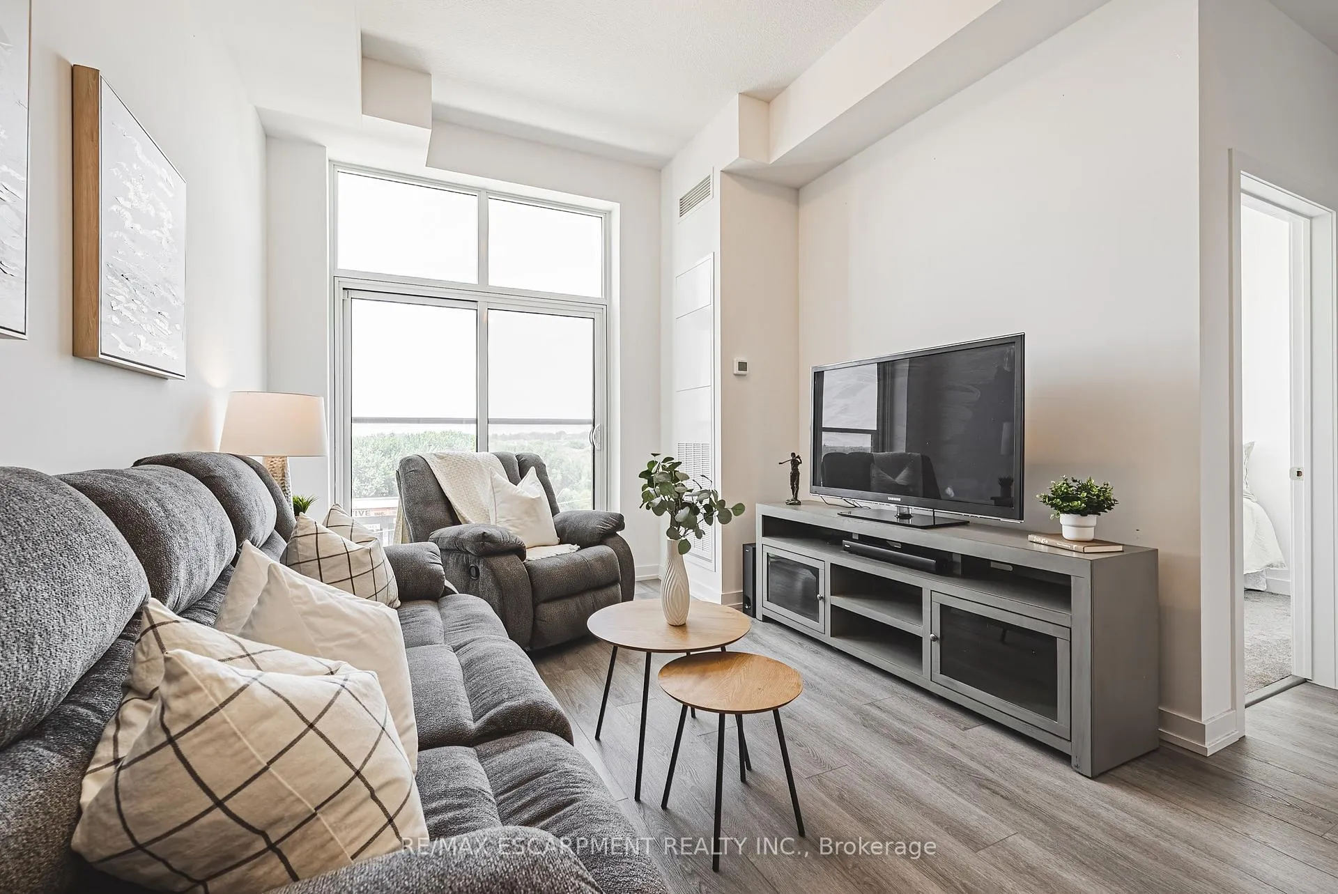 Photo 6 of Unit 505, 460 Dundas Street E, Hamilton, Waterdown — HOMEH