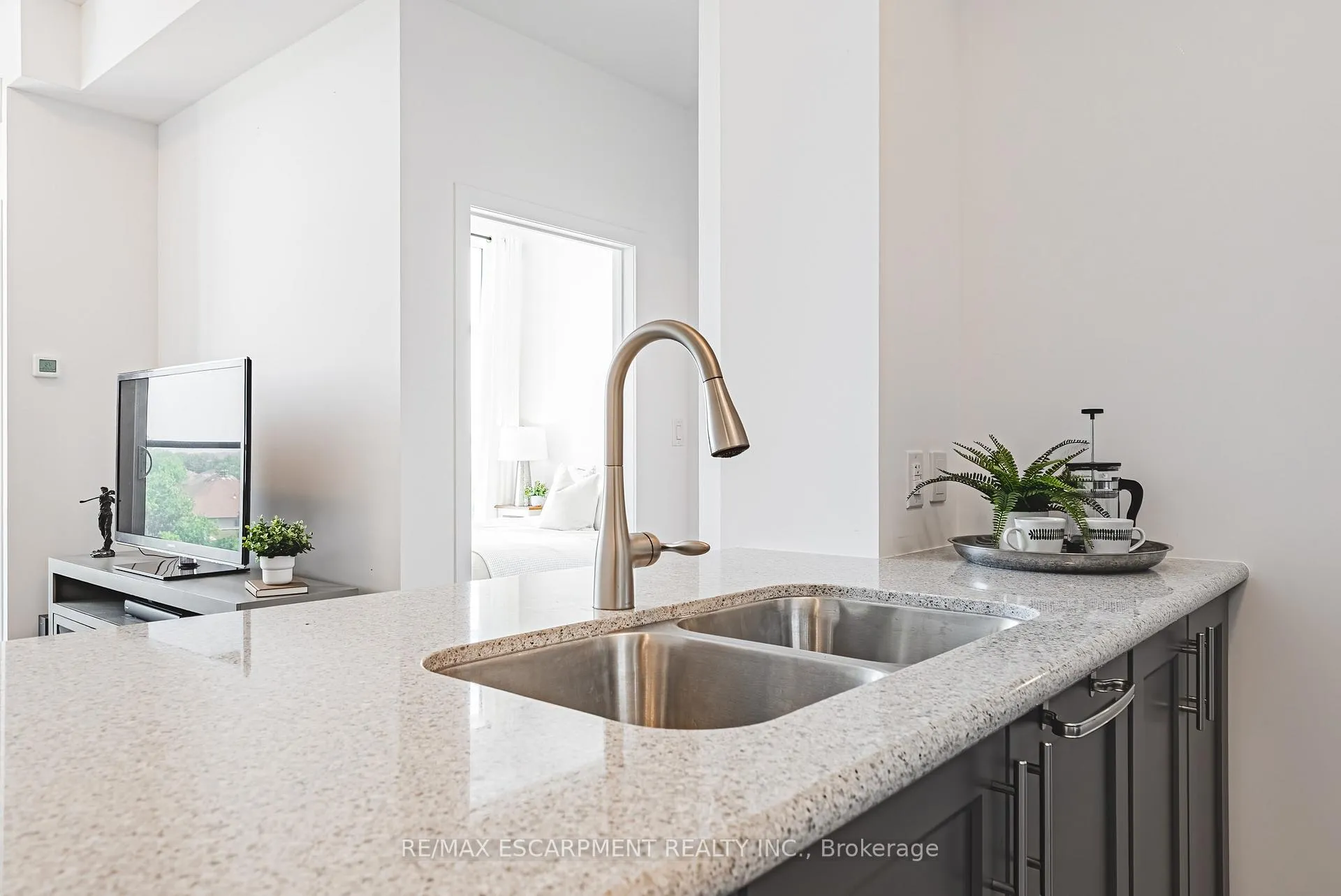 Photo 8 of Unit 505, 460 Dundas Street E, Hamilton, Waterdown — HOMEH