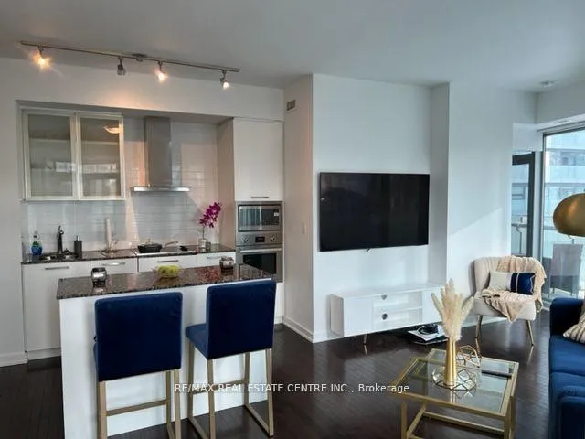 Photo 4 of Unit 302, 12 York Street, Toronto, Waterfront Communities — HOMEH