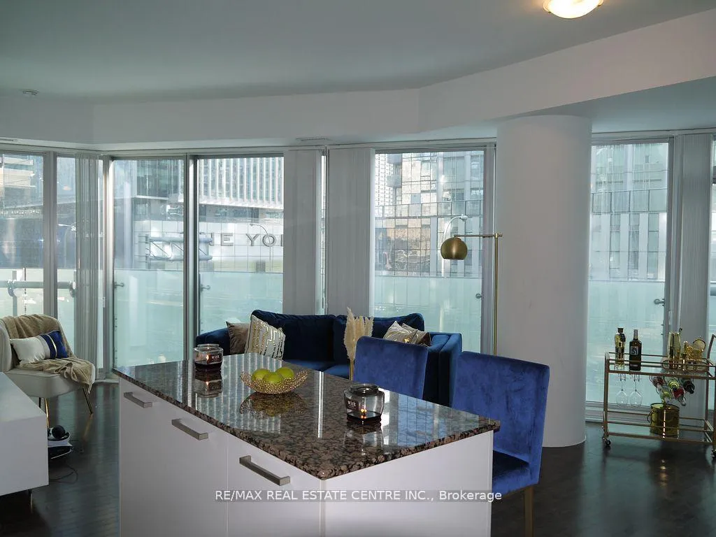 Photo 5 of Unit 302, 12 York Street, Toronto, Waterfront Communities — HOMEH