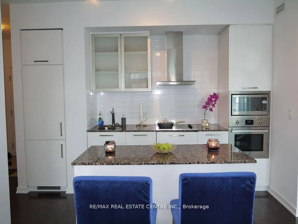 Photo 13 of Unit 302, 12 York Street, Toronto, Waterfront Communities — HOMEH
