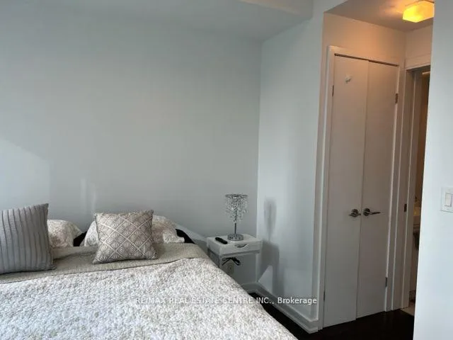 Photo 14 of Unit 302, 12 York Street, Toronto, Waterfront Communities — HOMEH