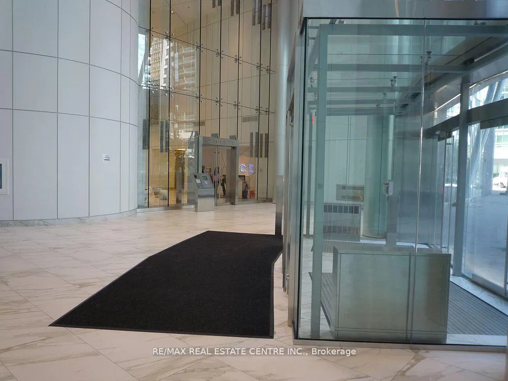 Photo 18 of Unit 302, 12 York Street, Toronto, Waterfront Communities — HOMEH