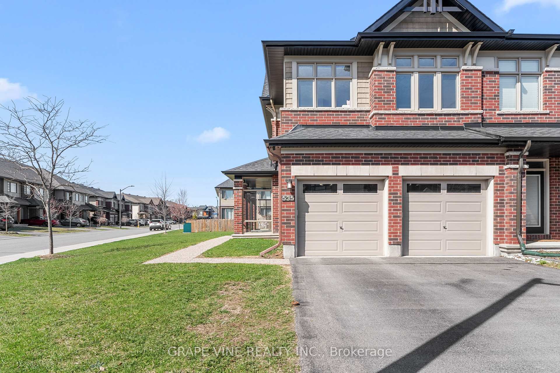 Photo 3 of 535 Rowers Way, Ottawa, Riverside South/Gloucester Glen — HOMEH