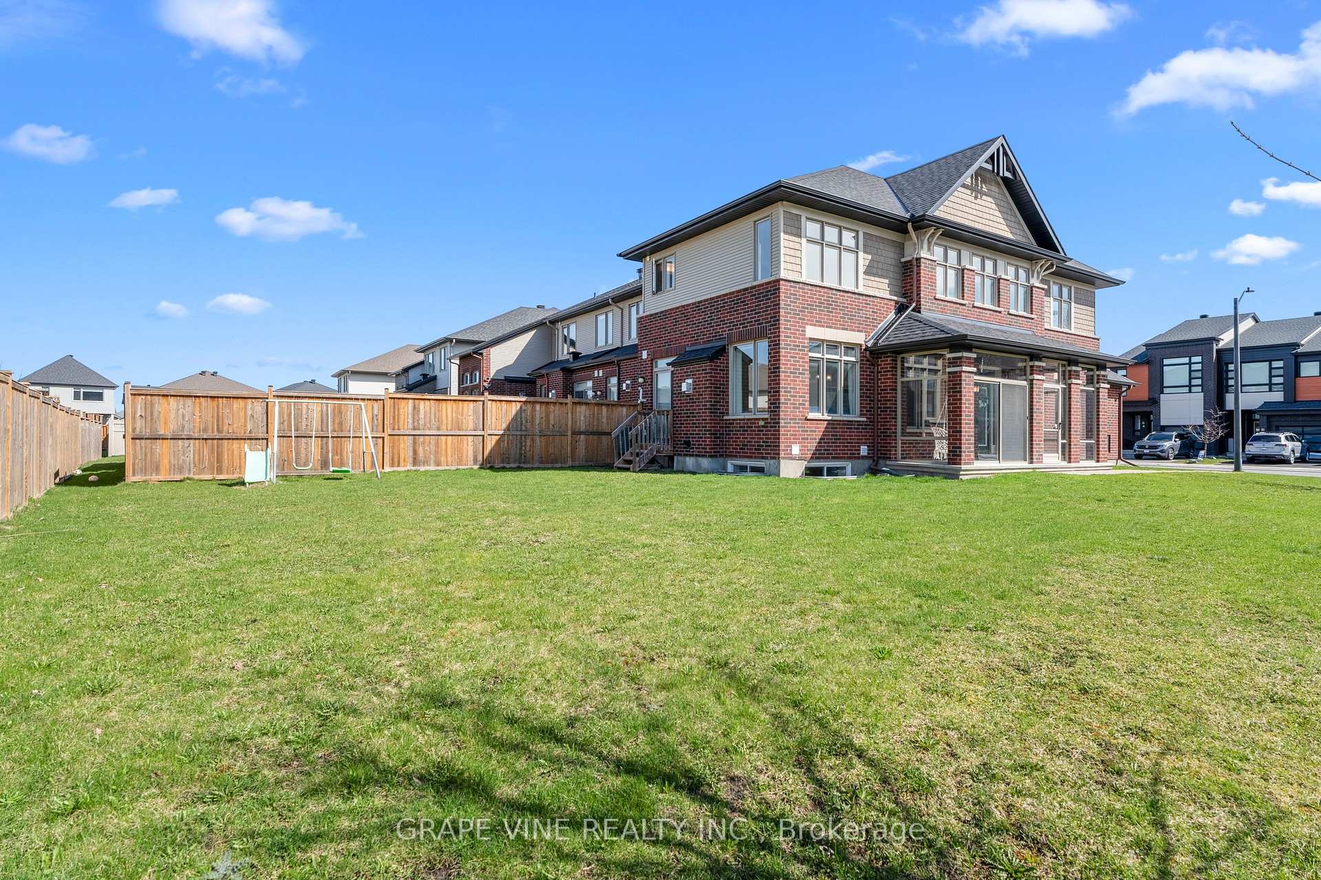 Photo 6 of 535 Rowers Way, Ottawa, Riverside South/Gloucester Glen — HOMEH