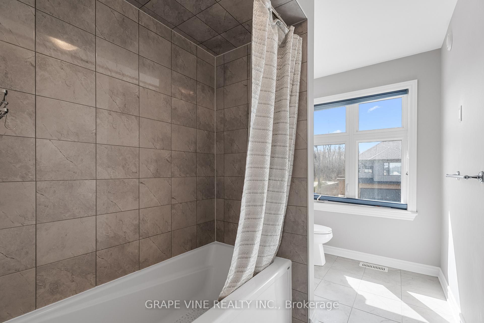 Photo 32 of 535 Rowers Way, Ottawa, Riverside South/Gloucester Glen — HOMEH