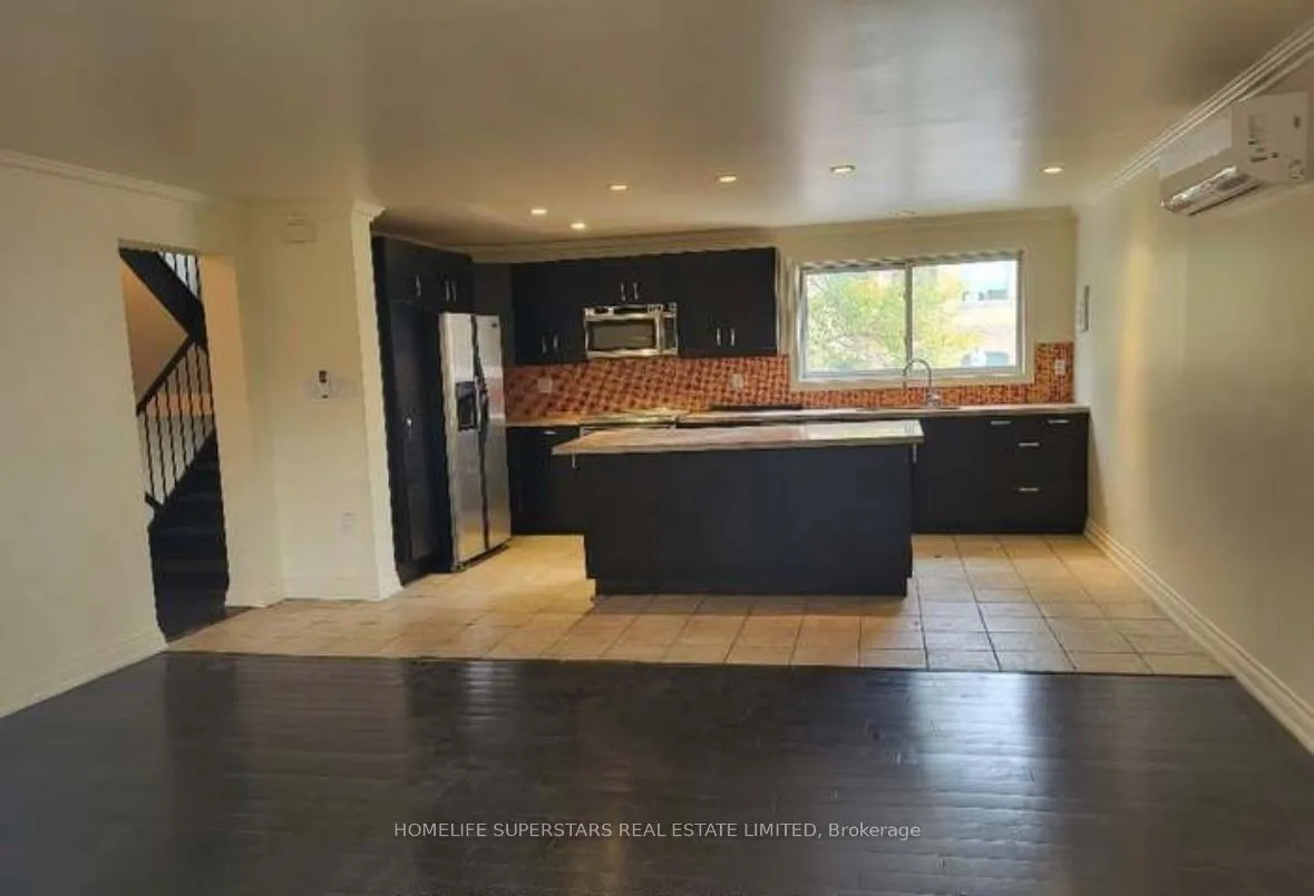 Front of Unit 201, 829 Richmond Street W
