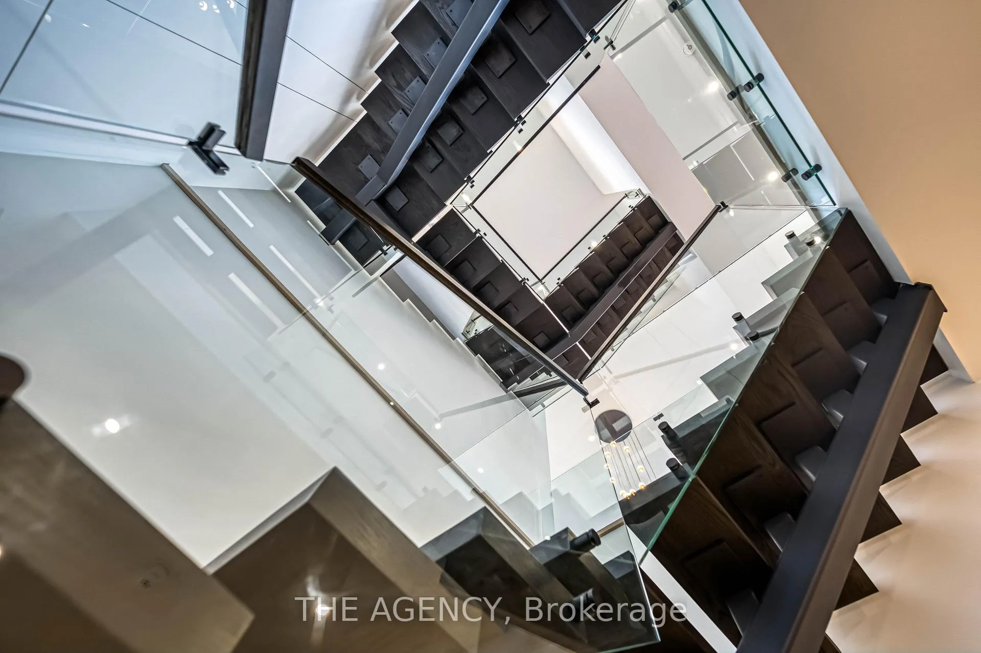 Photo 5 of 20 Royal Avenue, King, Nobleton — HOMEH