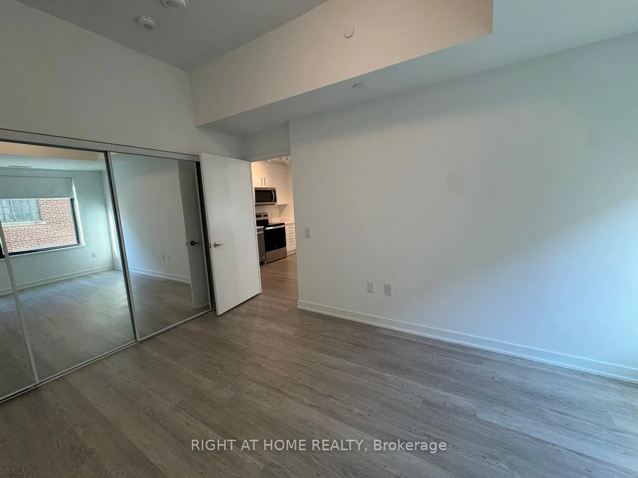 Photo 6 of Unit 201, 3 Strathgowan Avenue, Toronto, Lawrence Park South — HOMEH