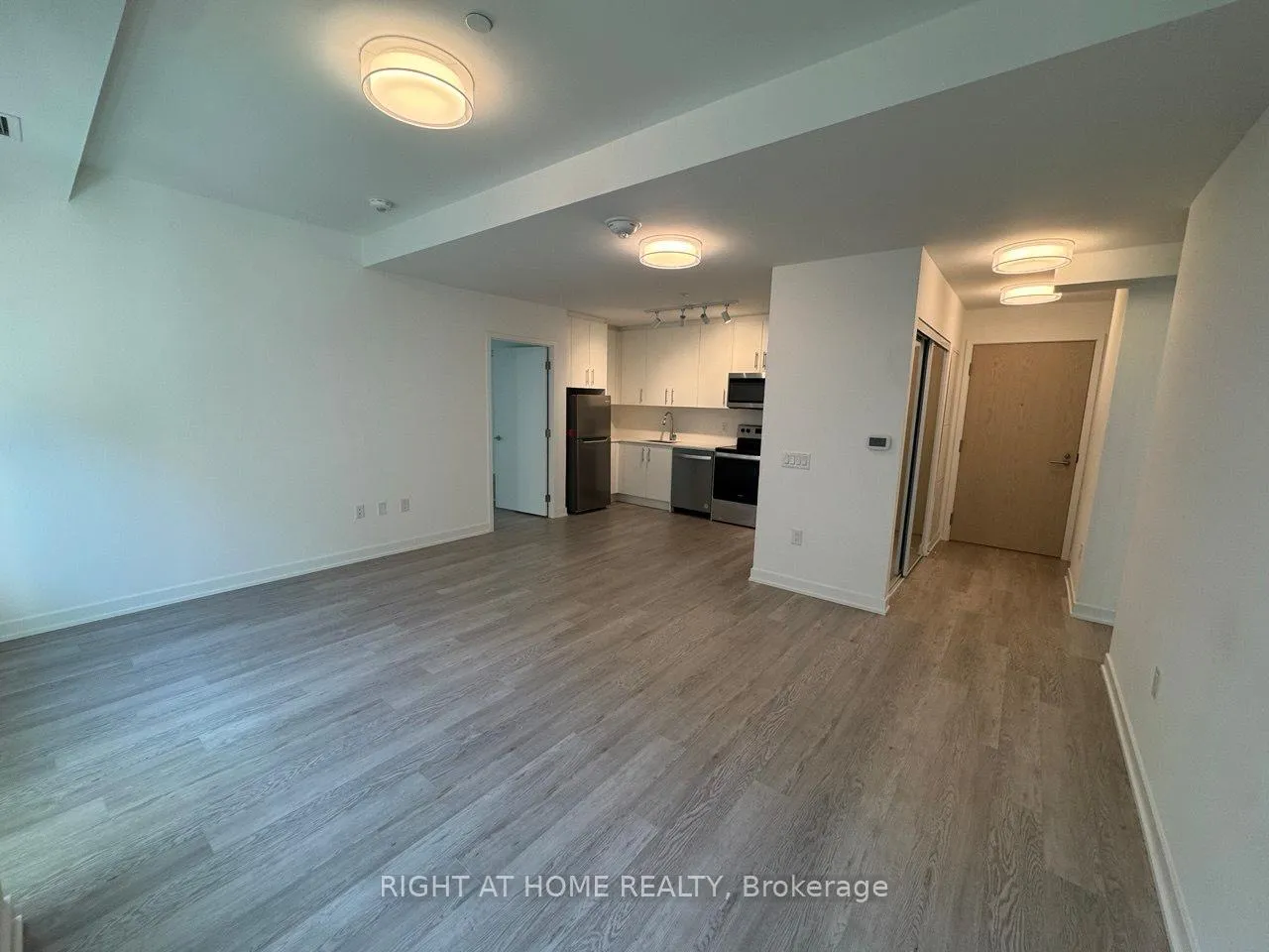 Photo 8 of Unit 201, 3 Strathgowan Avenue, Toronto, Lawrence Park South — HOMEH