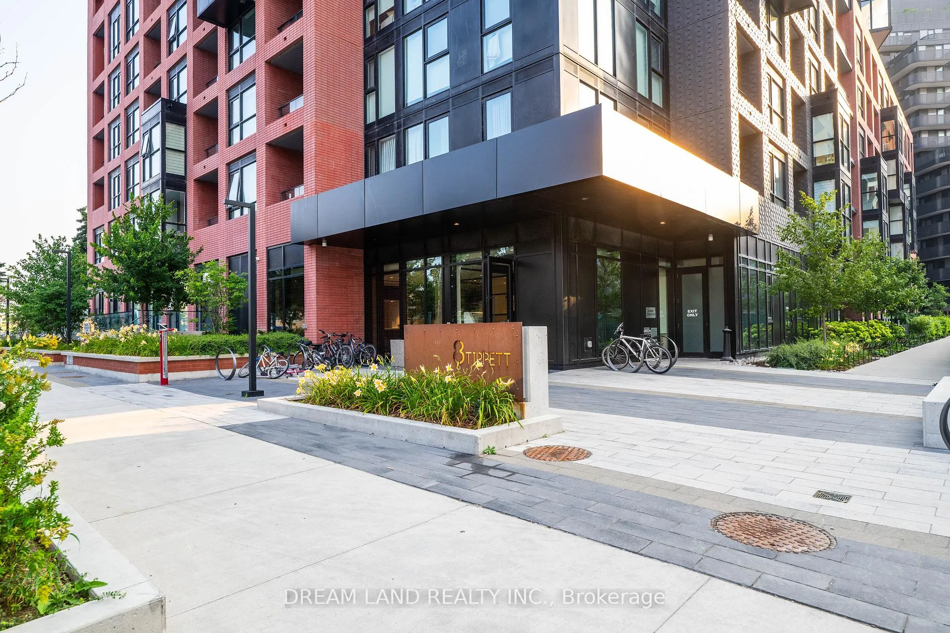 Photo 3 of Unit 621, 8 Tippett Road, North York, Clanton Park — HOMEH