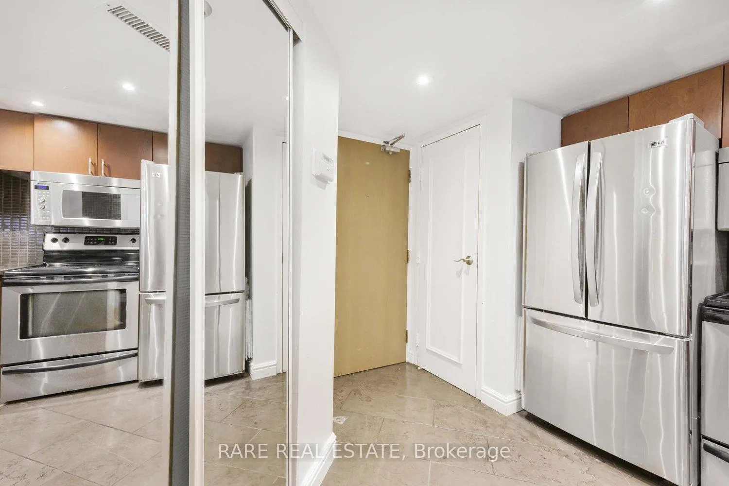 Photo 2 of Unit 310, 1001 Bay Street, Toronto, Bay Street Corridor — HOMEH