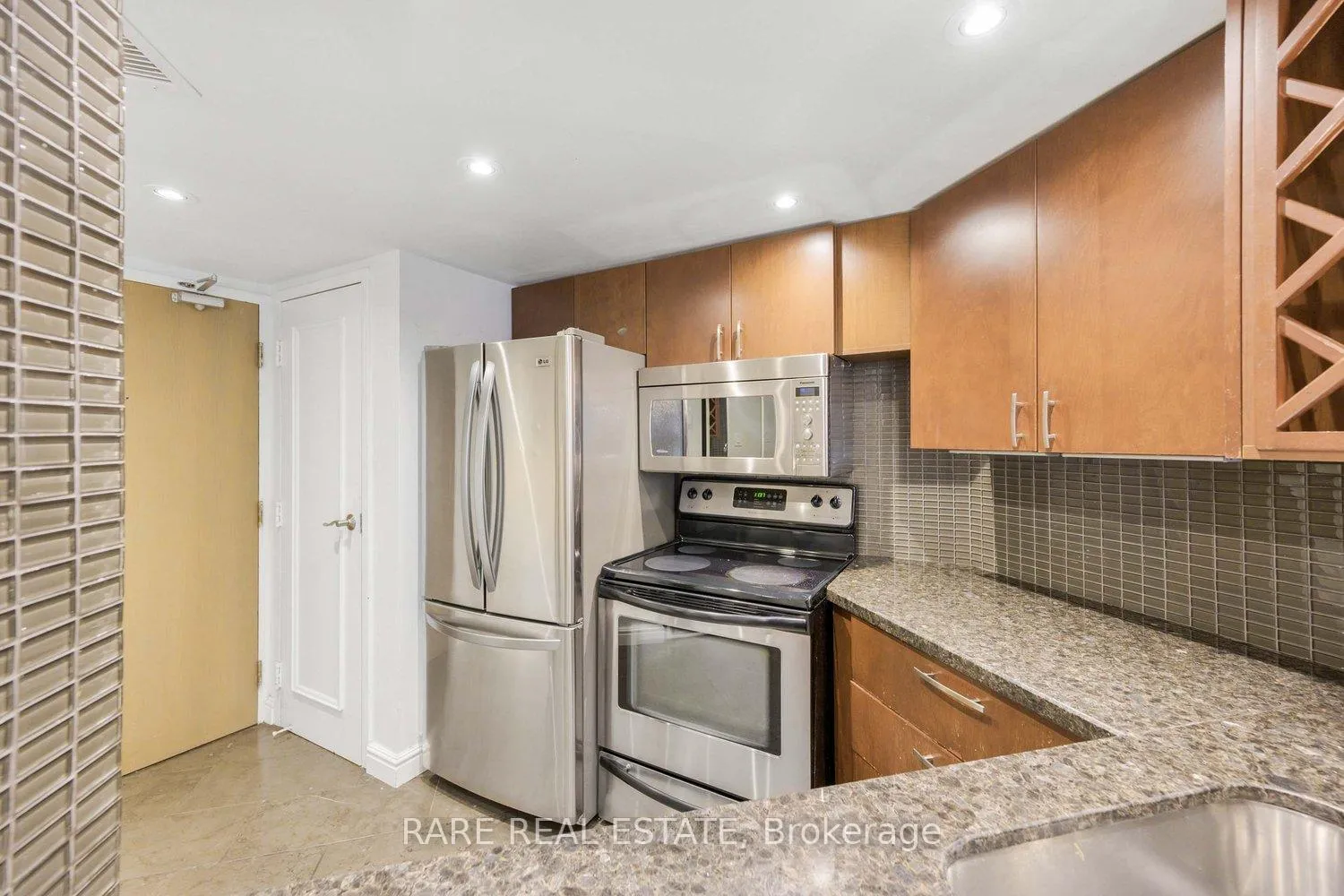 Photo 3 of Unit 310, 1001 Bay Street, Toronto, Bay Street Corridor — HOMEH