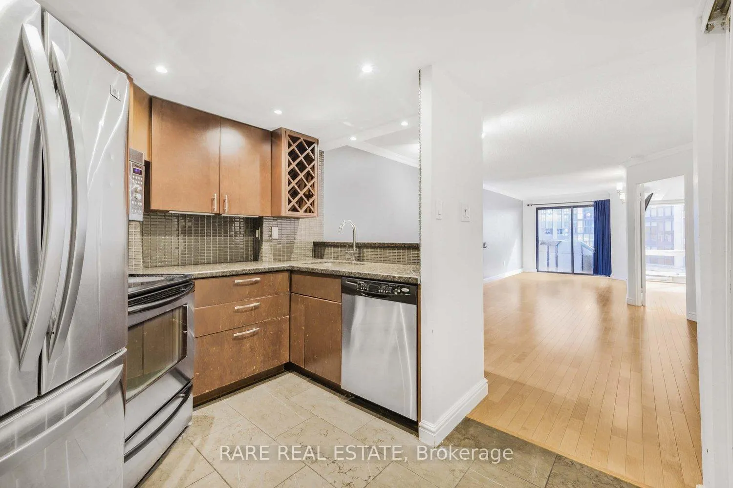 Photo 4 of Unit 310, 1001 Bay Street, Toronto, Bay Street Corridor — HOMEH