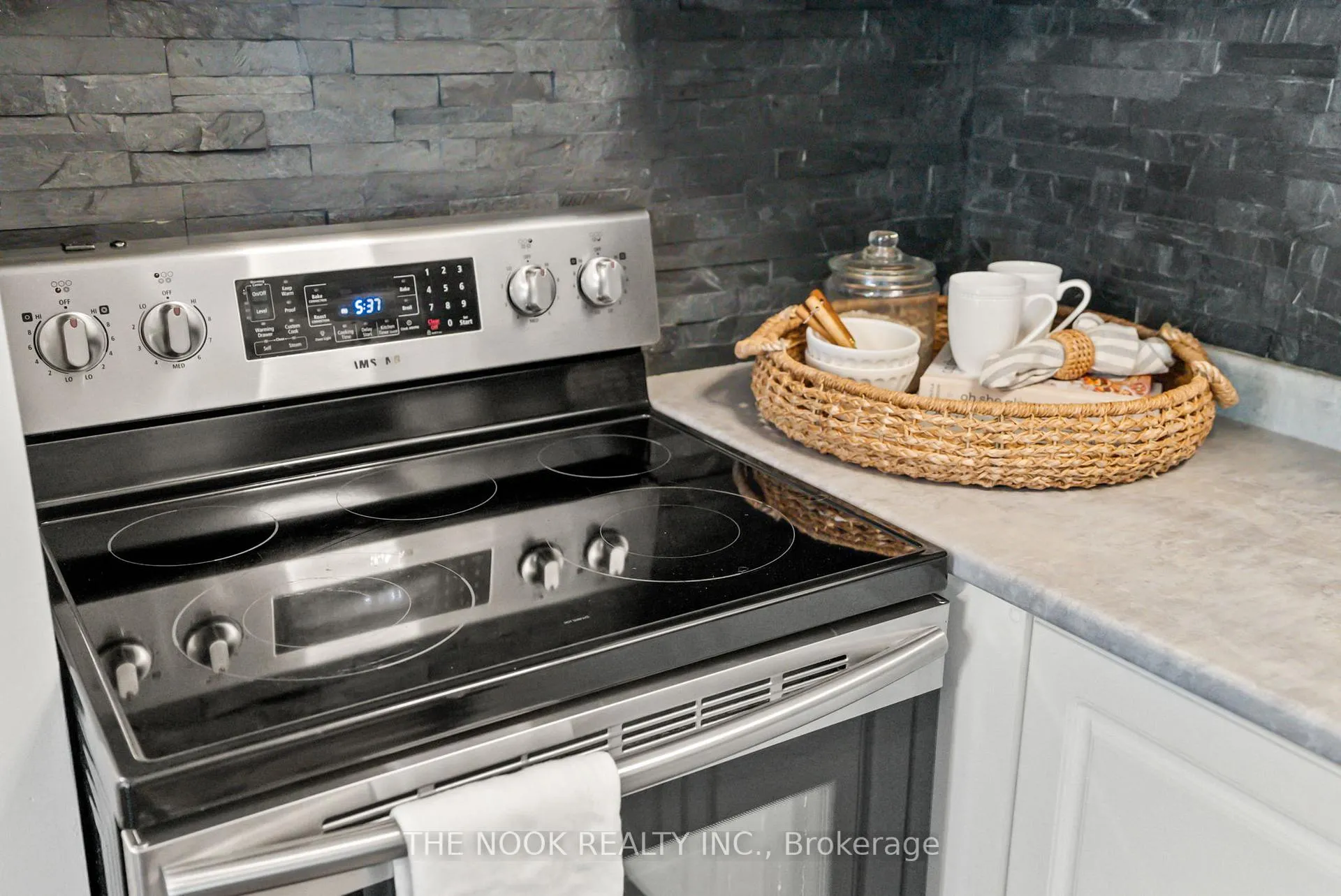 Photo 10 of Unit 3-1, 540 Mary Street, Whitby, Downtown Whitby — HOMEH