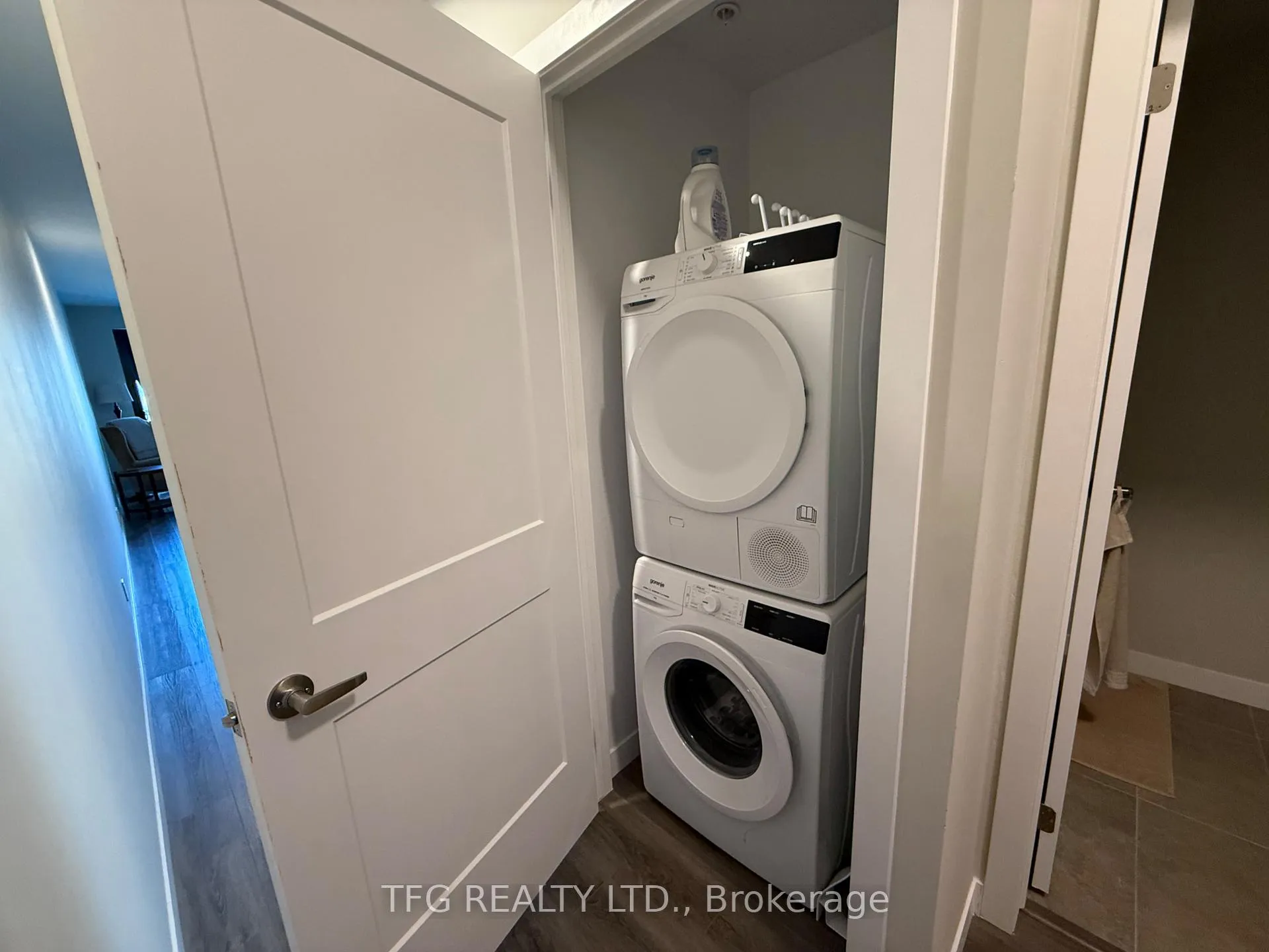 Photo 5 of Unit 904, 15 Queen Street S, Hamilton, Central — HOMEH