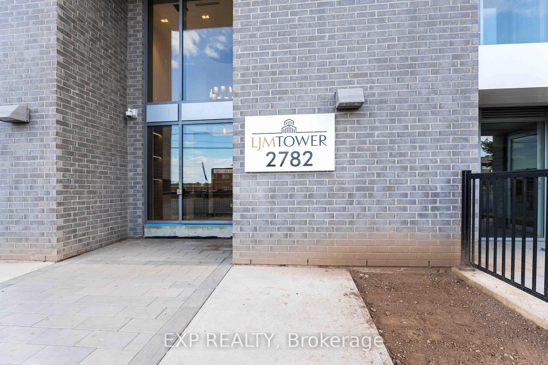 Photo 4 of Unit 1217, 2782 Barton St Street E, Hamilton, Riverdale — HOMEH