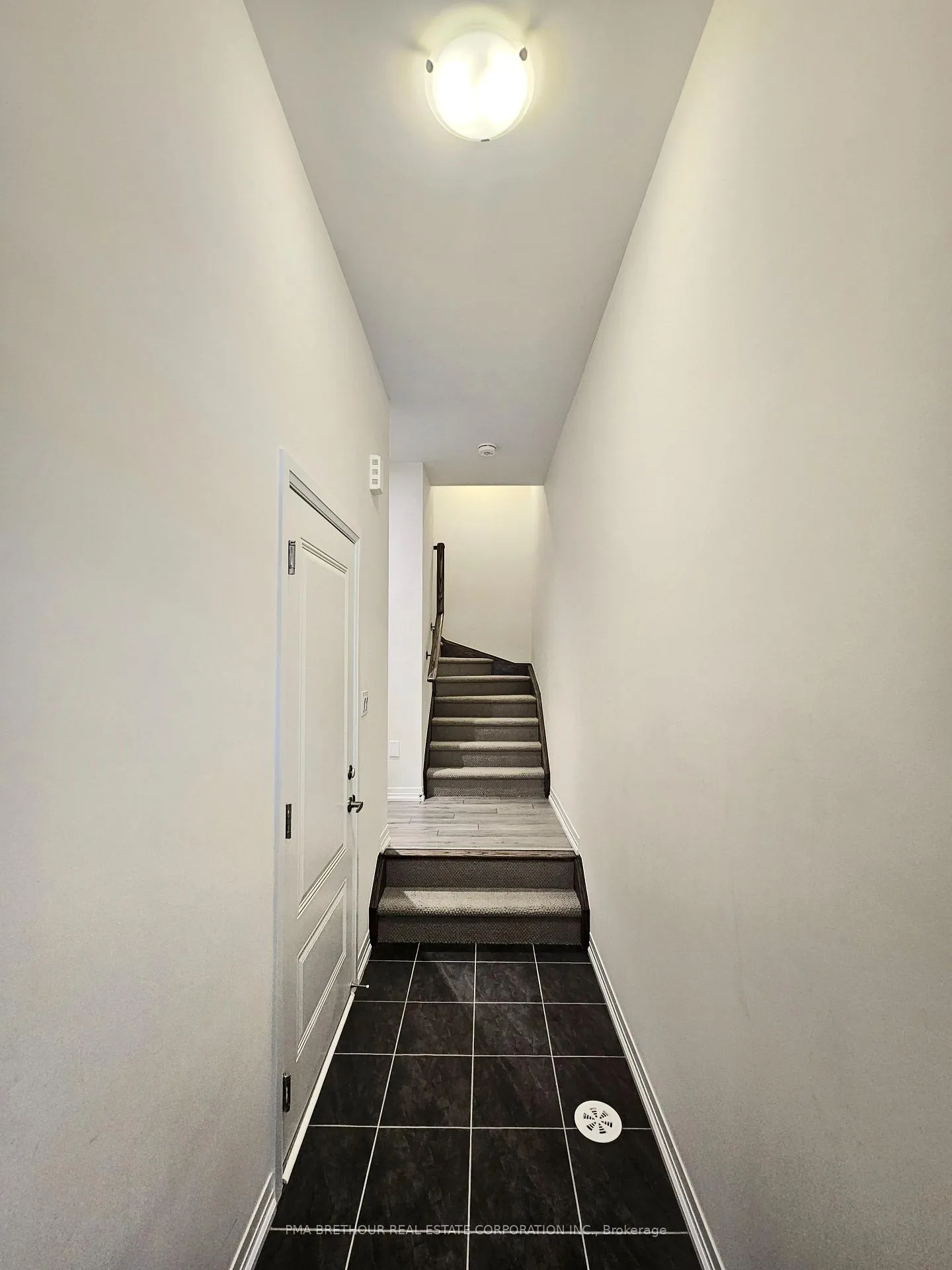Photo 3 of 8 Sissons Way, Markham, Box Grove — HOMEH