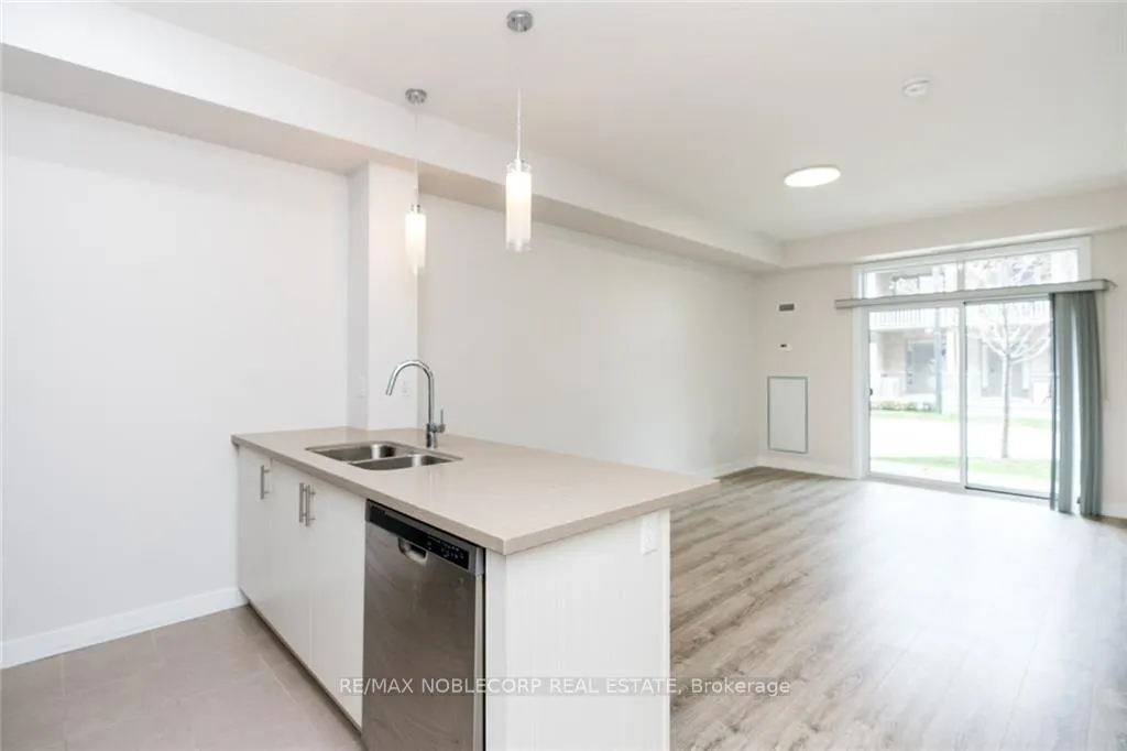 Photo 4 of Unit 116, 35 Southshore Crescent, Hamilton, Stoney Creek — HOMEH