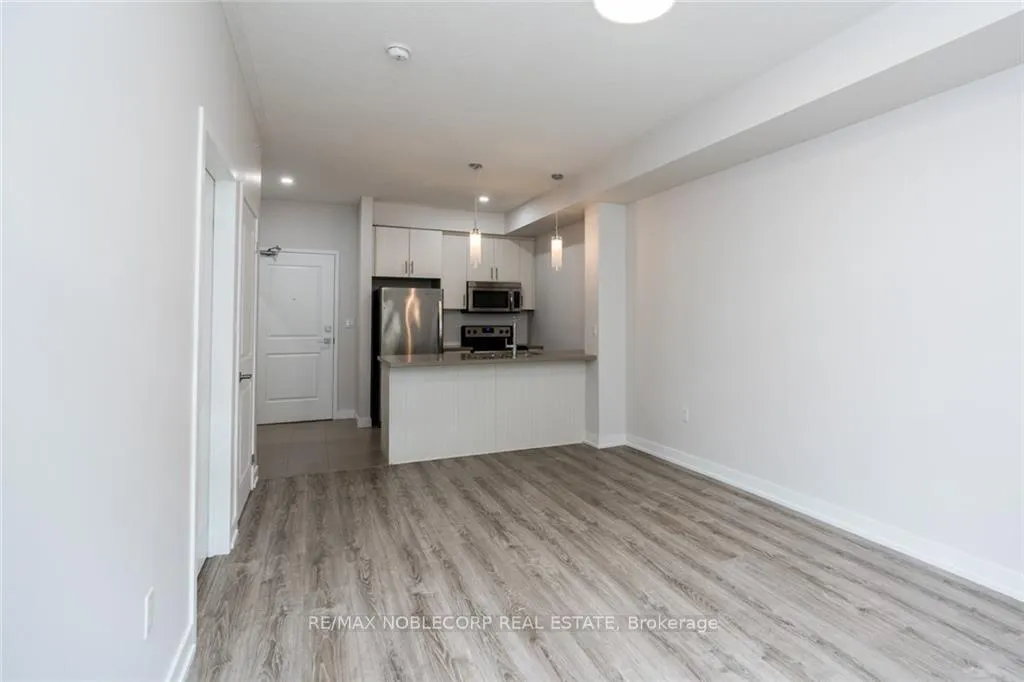 Photo 5 of Unit 116, 35 Southshore Crescent, Hamilton, Stoney Creek — HOMEH
