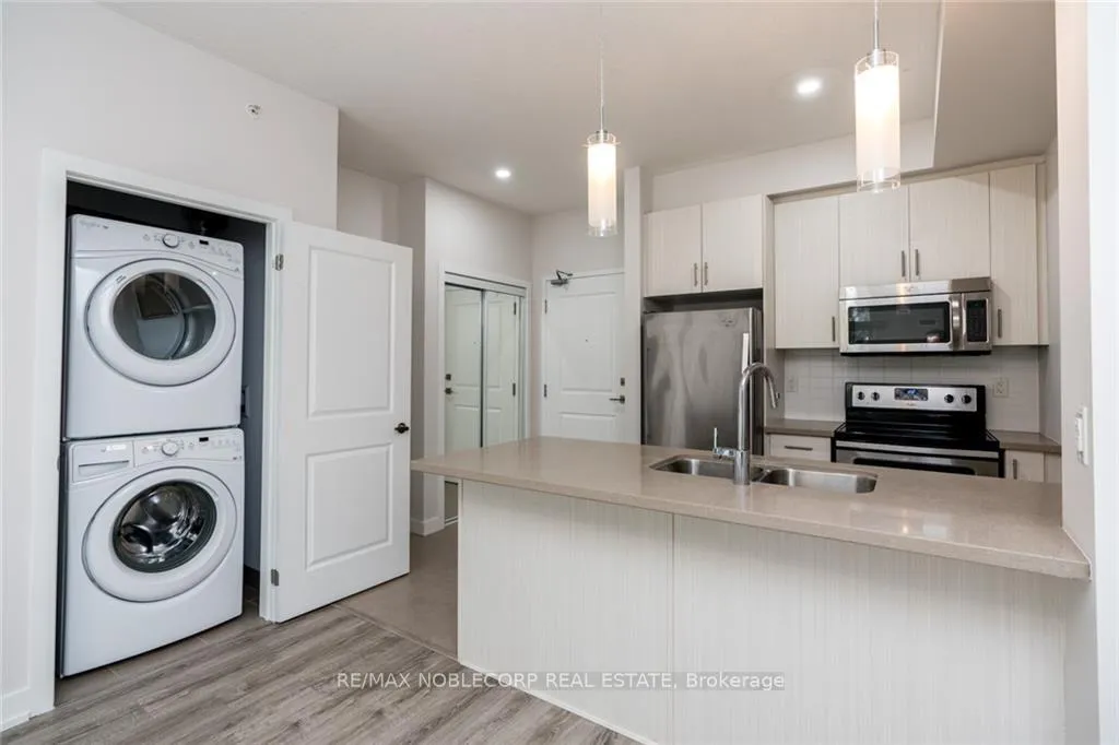 Photo 6 of Unit 116, 35 Southshore Crescent, Hamilton, Stoney Creek — HOMEH
