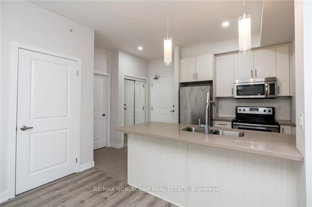 Photo 7 of Unit 116, 35 Southshore Crescent, Hamilton, Stoney Creek — HOMEH
